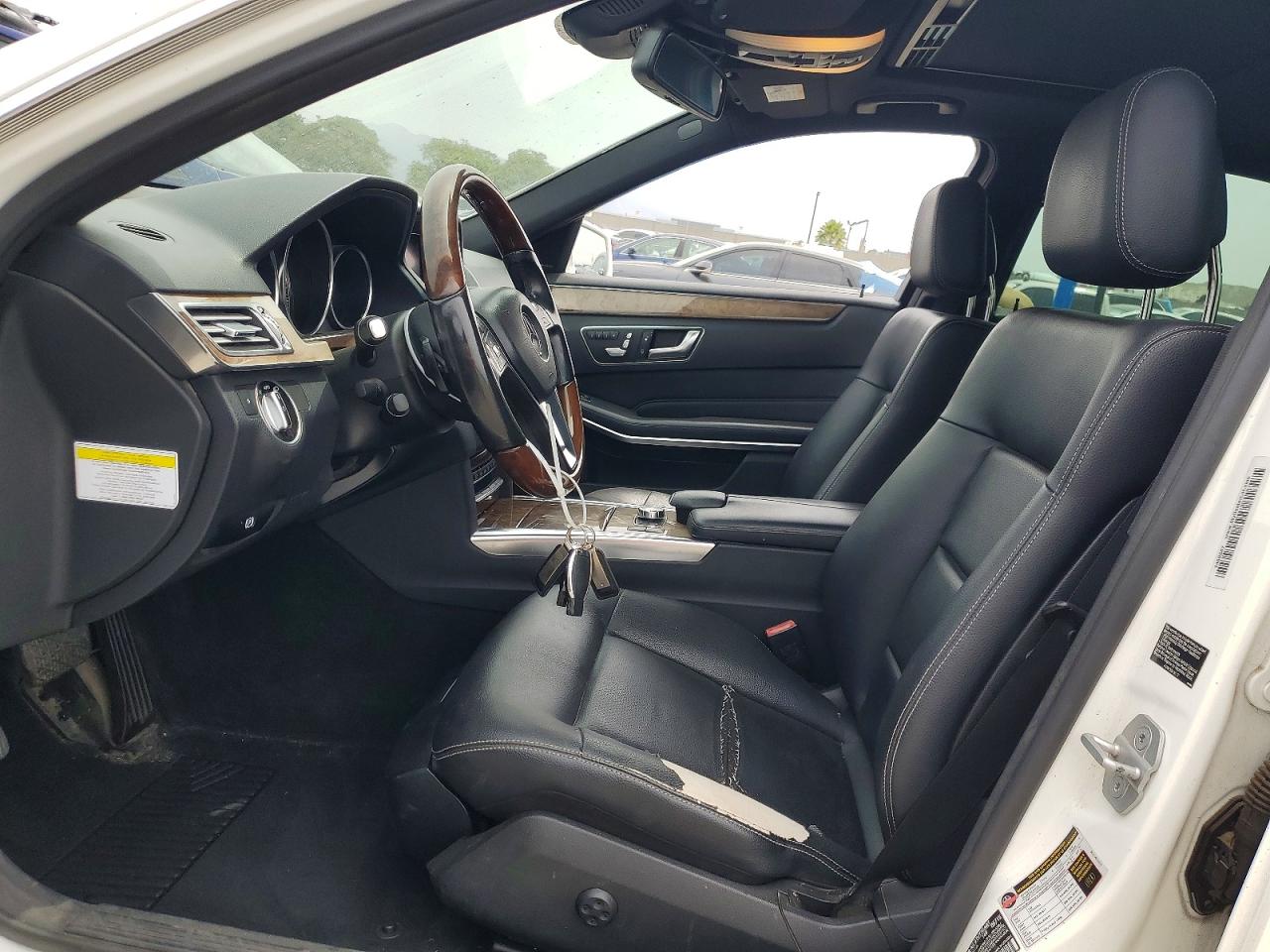 2014 Mercedes-benz E 350 White vin: WDDHF5KB7EA821312