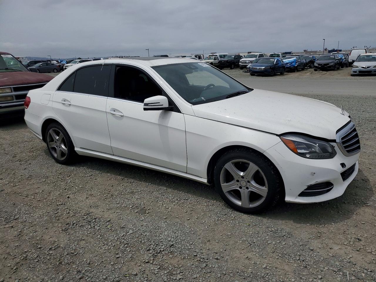 2014 Mercedes-benz E 350 White vin: WDDHF5KB7EA821312