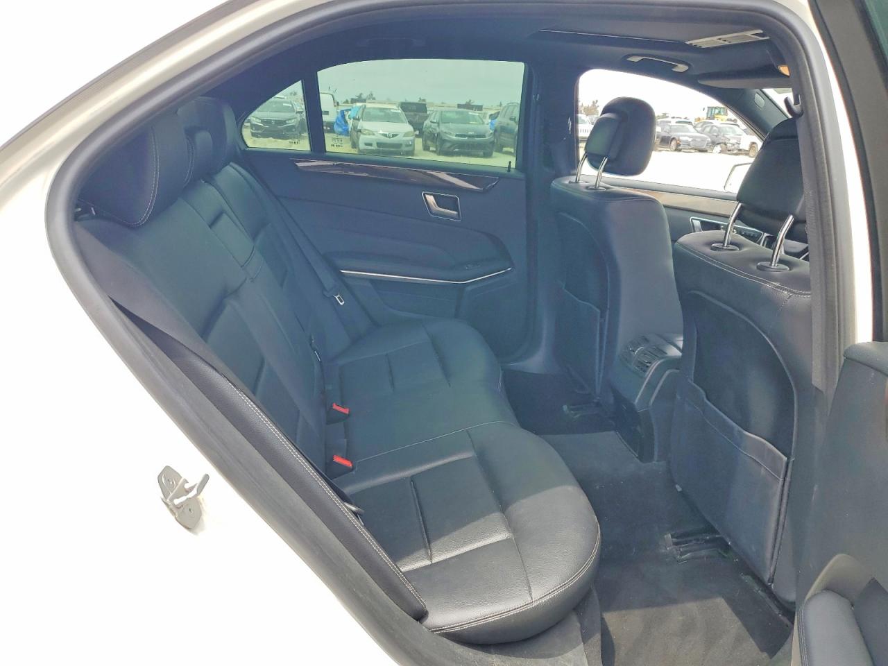 2014 Mercedes-benz E 350 White vin: WDDHF5KB7EA821312