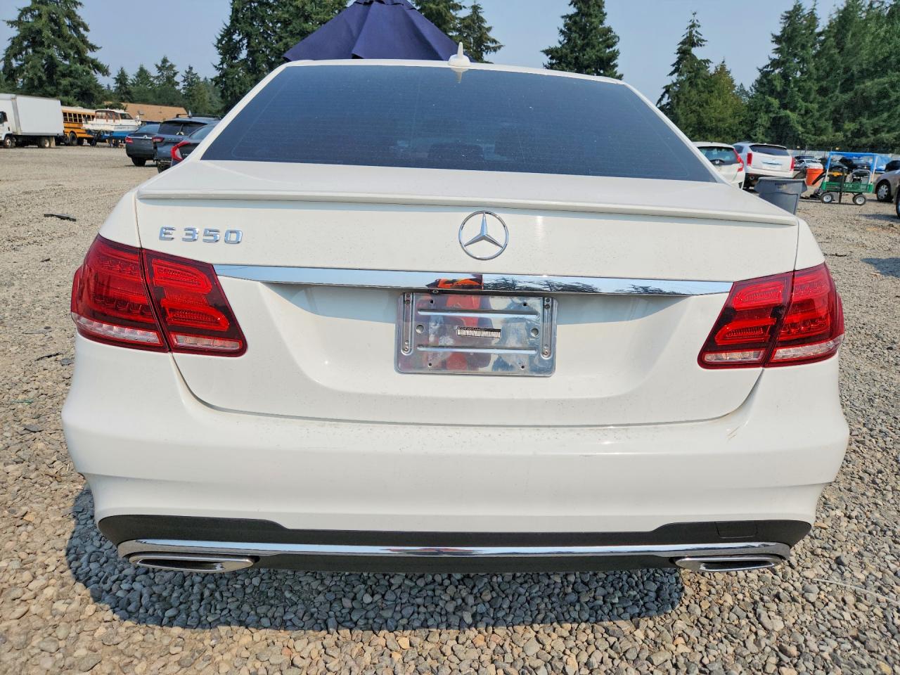 2014 Mercedes-benz E 350 White vin: WDDHF5KB7EA840331