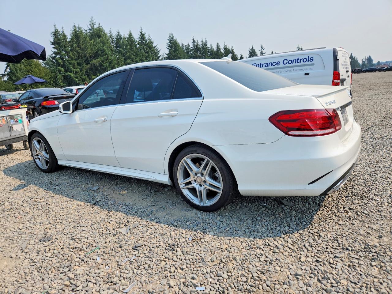 2014 Mercedes-benz E 350 White vin: WDDHF5KB7EA840331