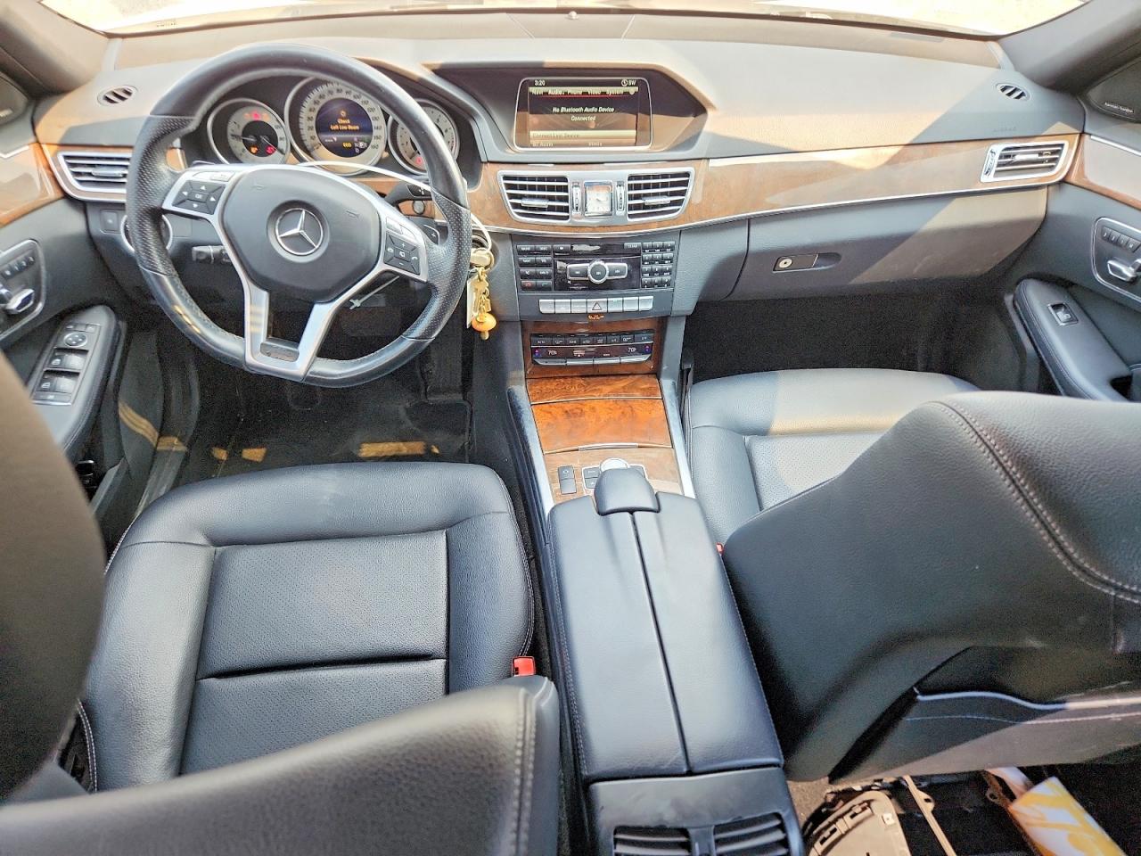 2014 Mercedes-benz E 350 White vin: WDDHF5KB7EA840331