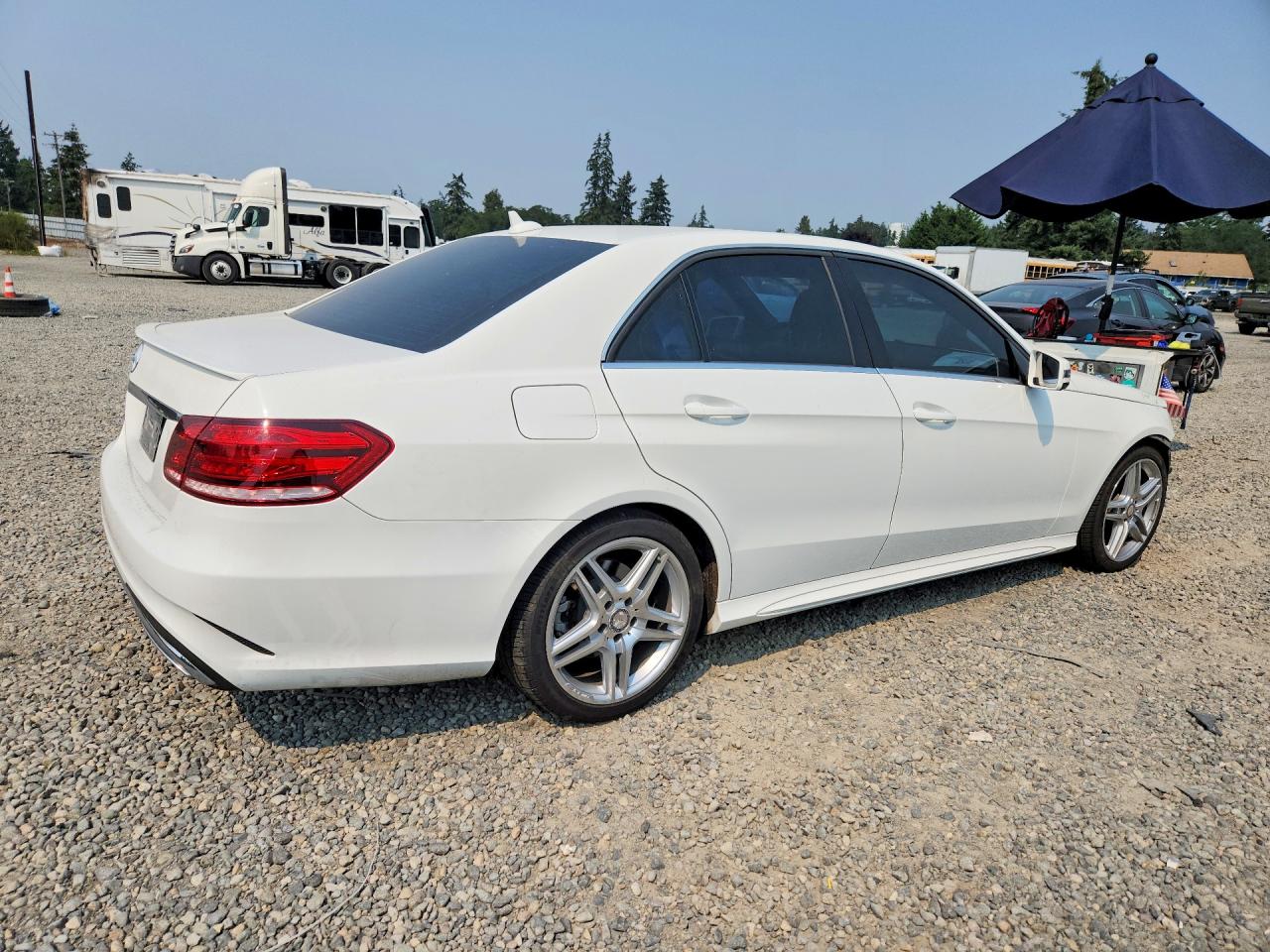 2014 Mercedes-benz E 350 White vin: WDDHF5KB7EA840331