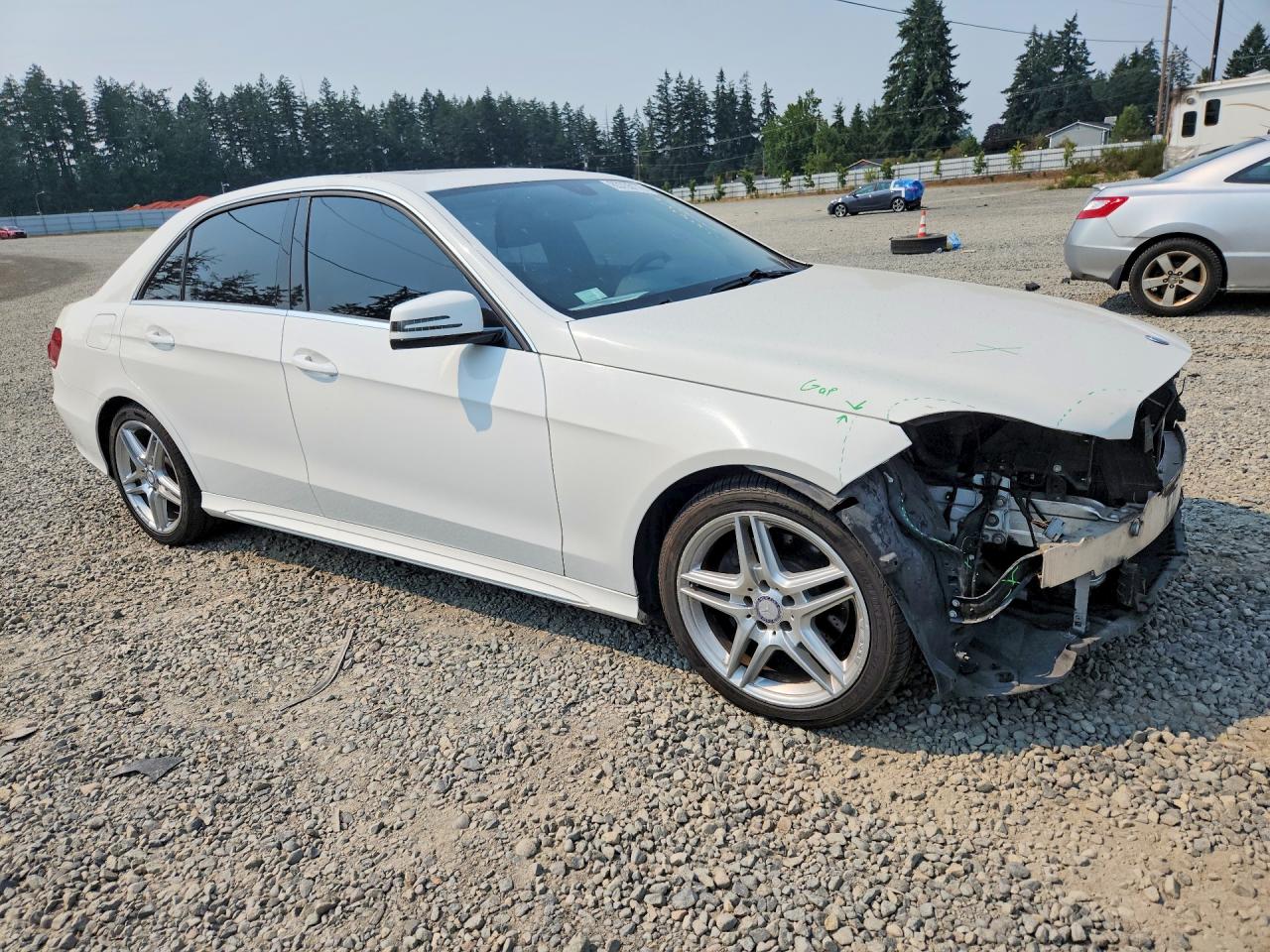 2014 Mercedes-benz E 350 White vin: WDDHF5KB7EA840331