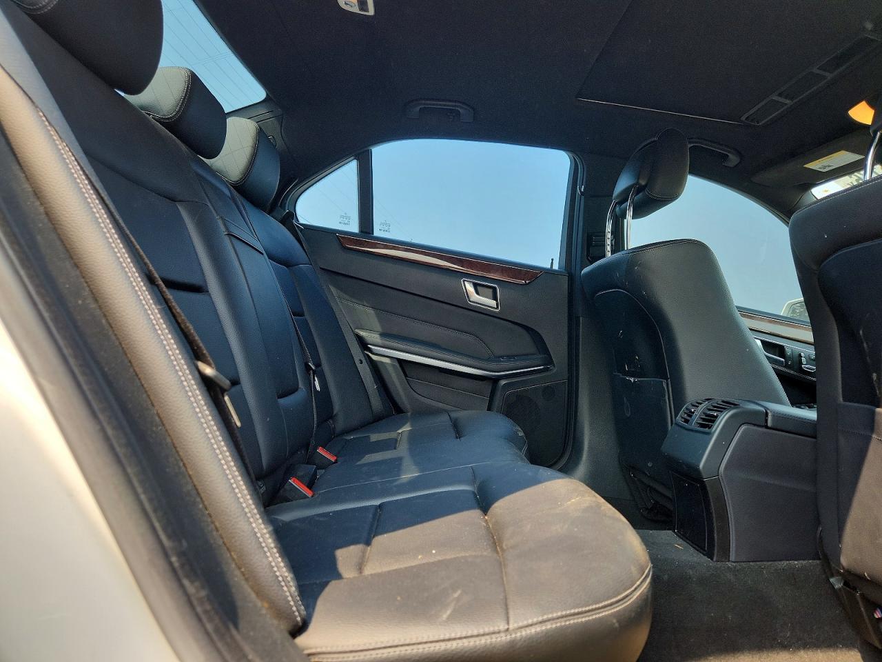 2014 Mercedes-benz E 350 White vin: WDDHF5KB7EA840331