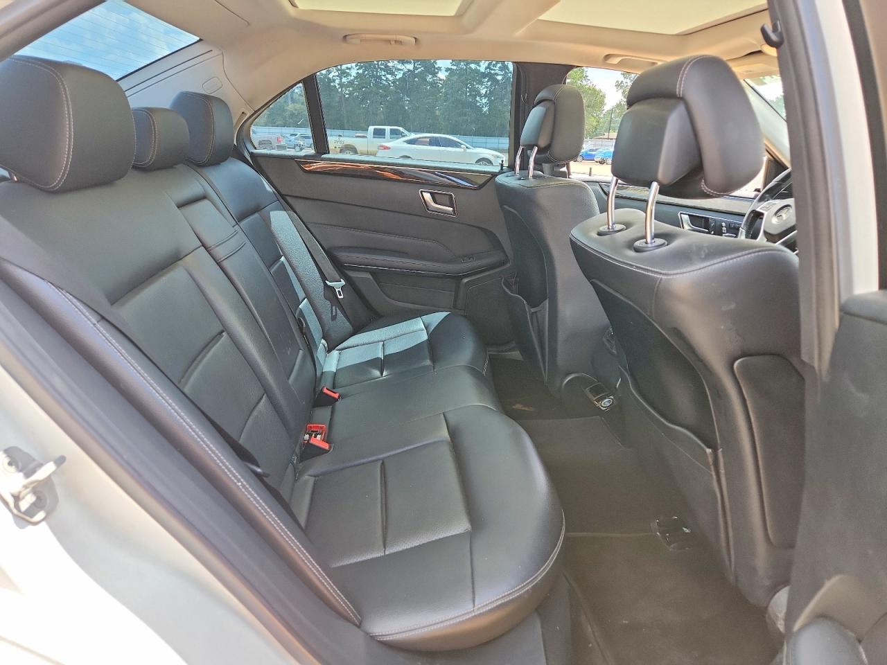 2014 Mercedes-benz E 350 White vin: WDDHF5KB7EA881137