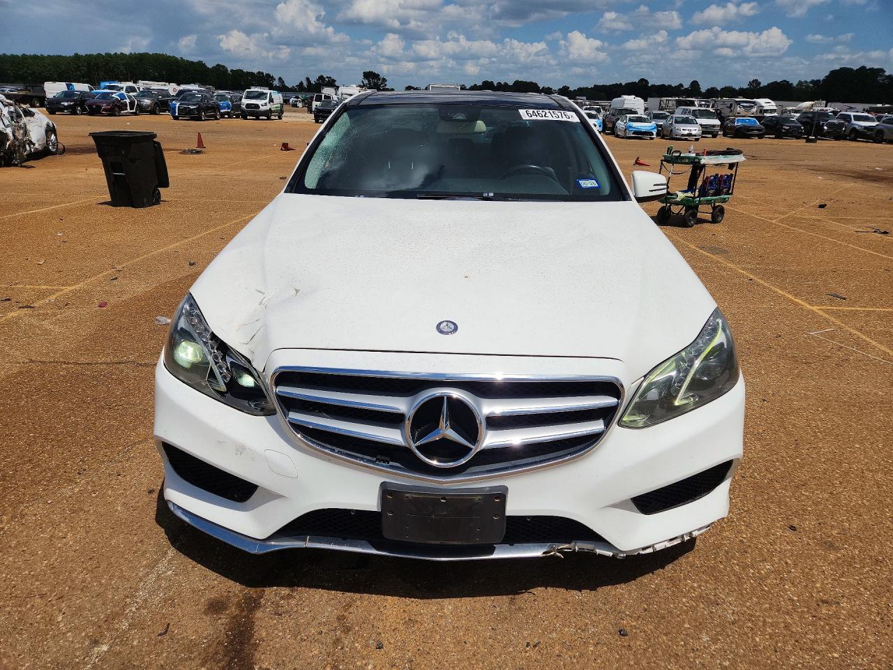 2014 Mercedes-benz E 350 White vin: WDDHF5KB7EA881137