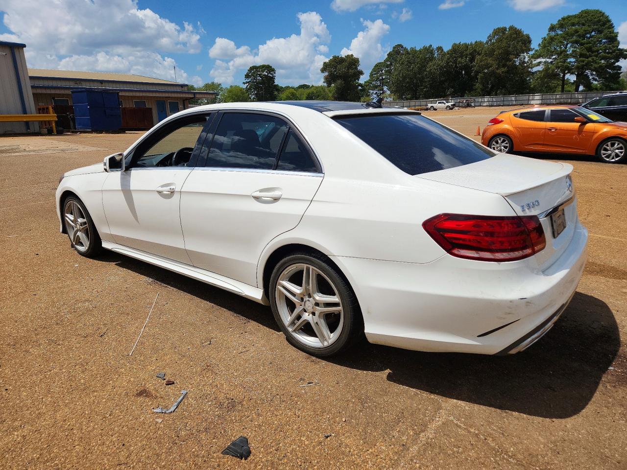 2014 Mercedes-benz E 350 White vin: WDDHF5KB7EA881137