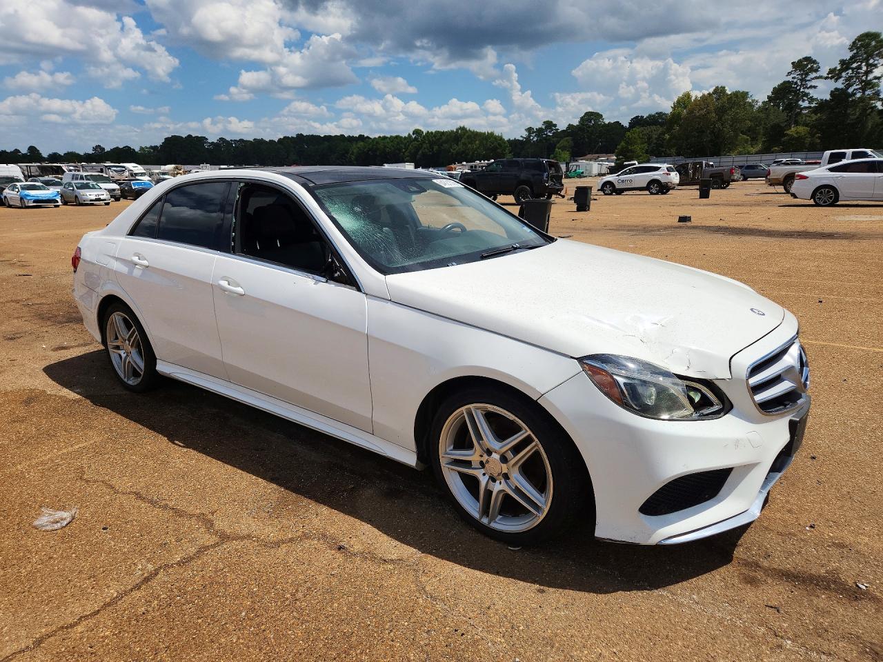 2014 Mercedes-benz E 350 White vin: WDDHF5KB7EA881137