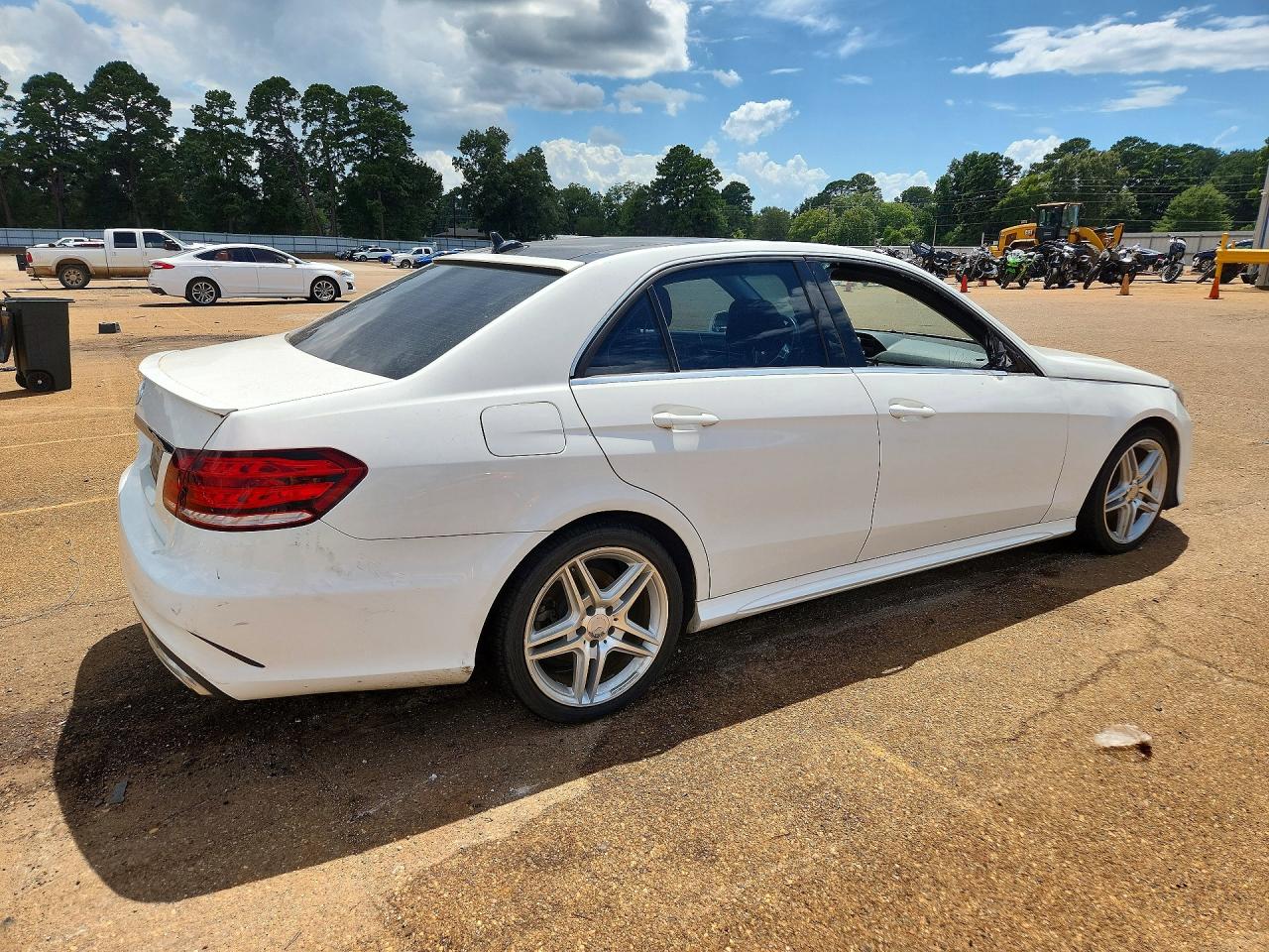 2014 Mercedes-benz E 350 White vin: WDDHF5KB7EA881137