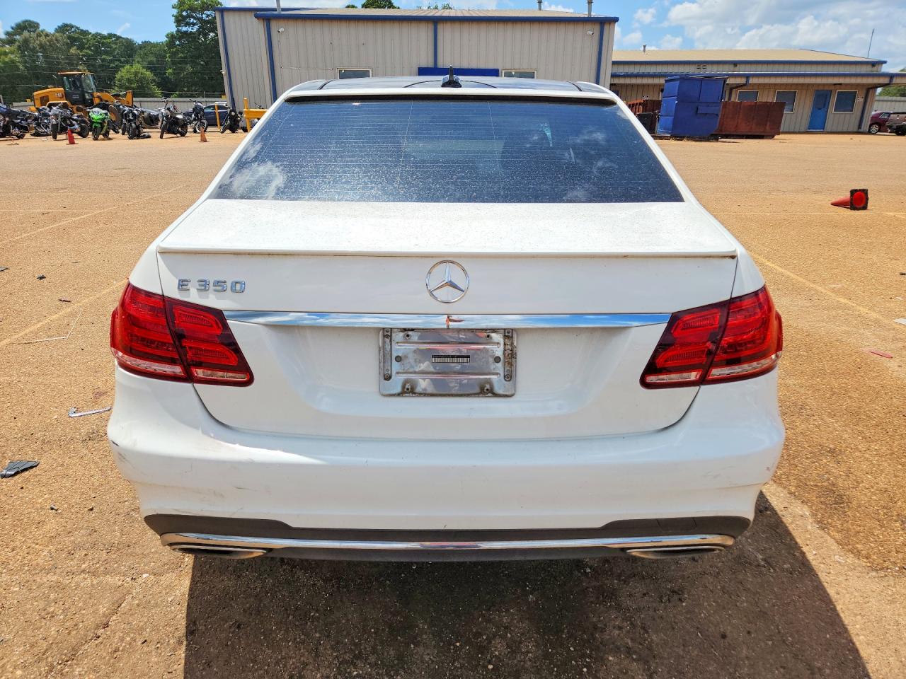 2014 Mercedes-benz E 350 White vin: WDDHF5KB7EA881137