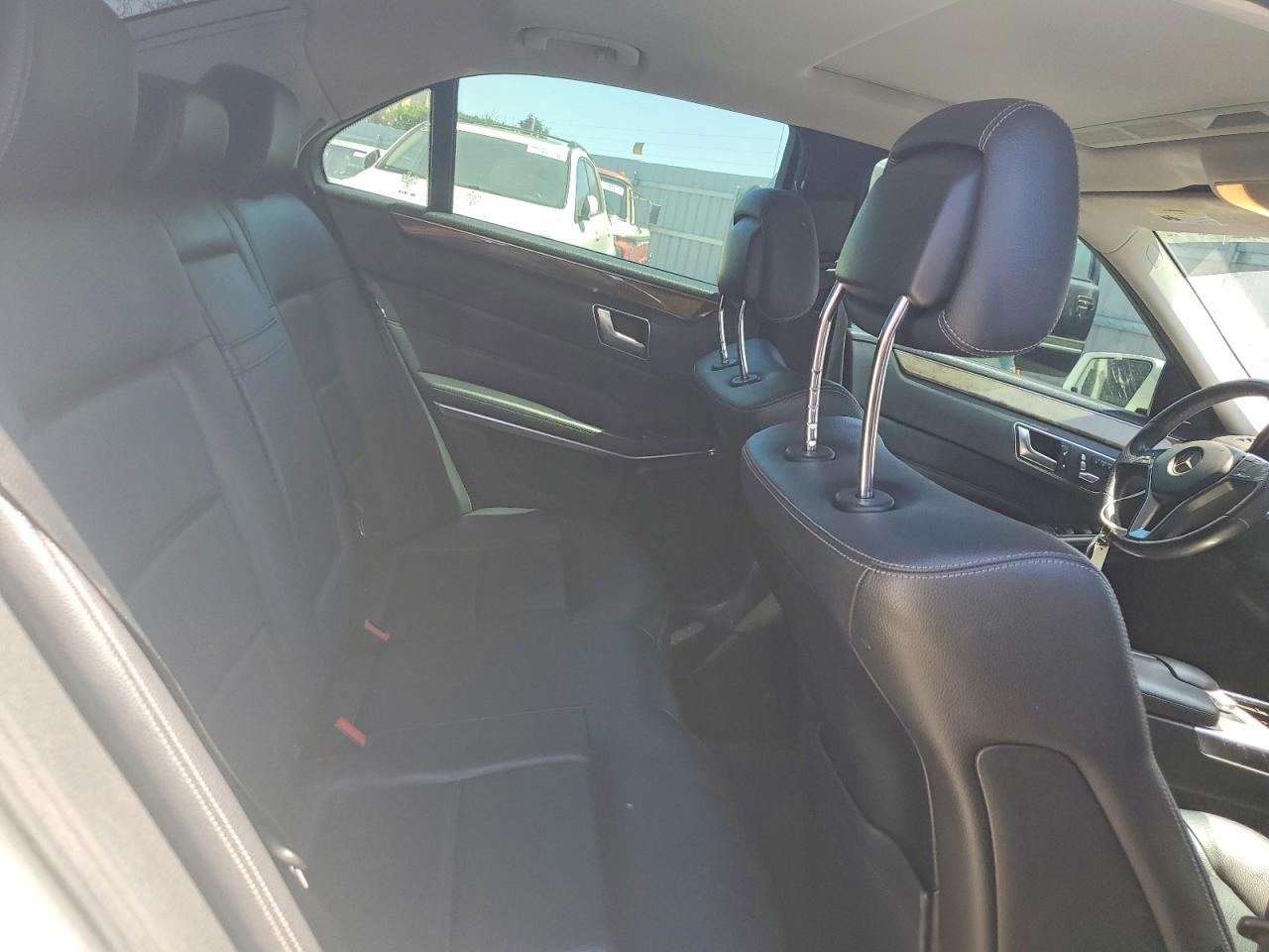 2014 Mercedes-benz E 350 White vin: WDDHF5KB7EA903377