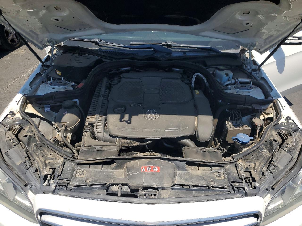 2014 Mercedes-benz E 350 White vin: WDDHF5KB7EA903377