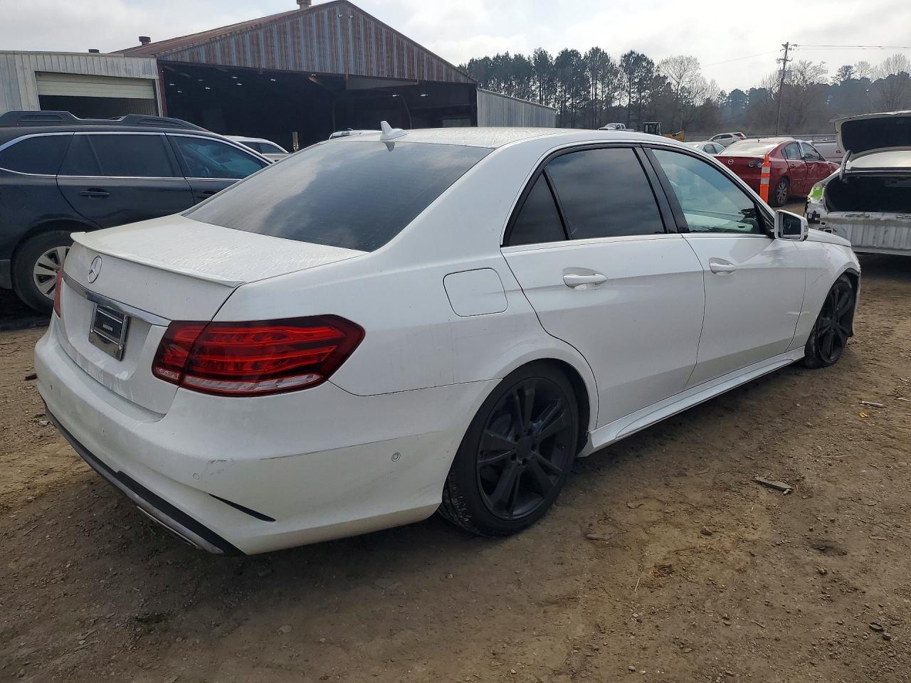 2014 Mercedes-benz E 350 White vin: WDDHF5KB7EA961344