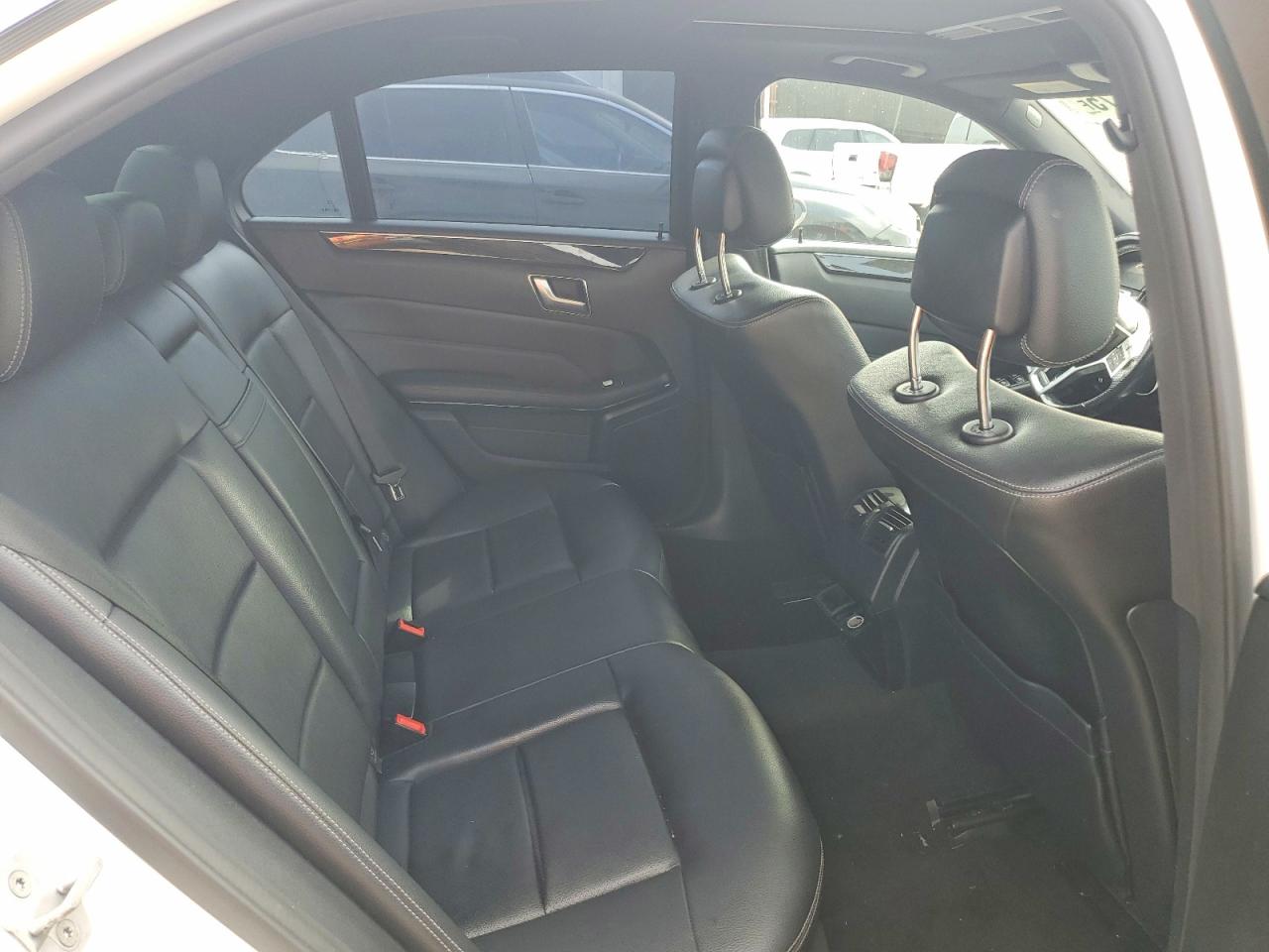 2014 Mercedes-benz E 350 White vin: WDDHF5KB7EA961344