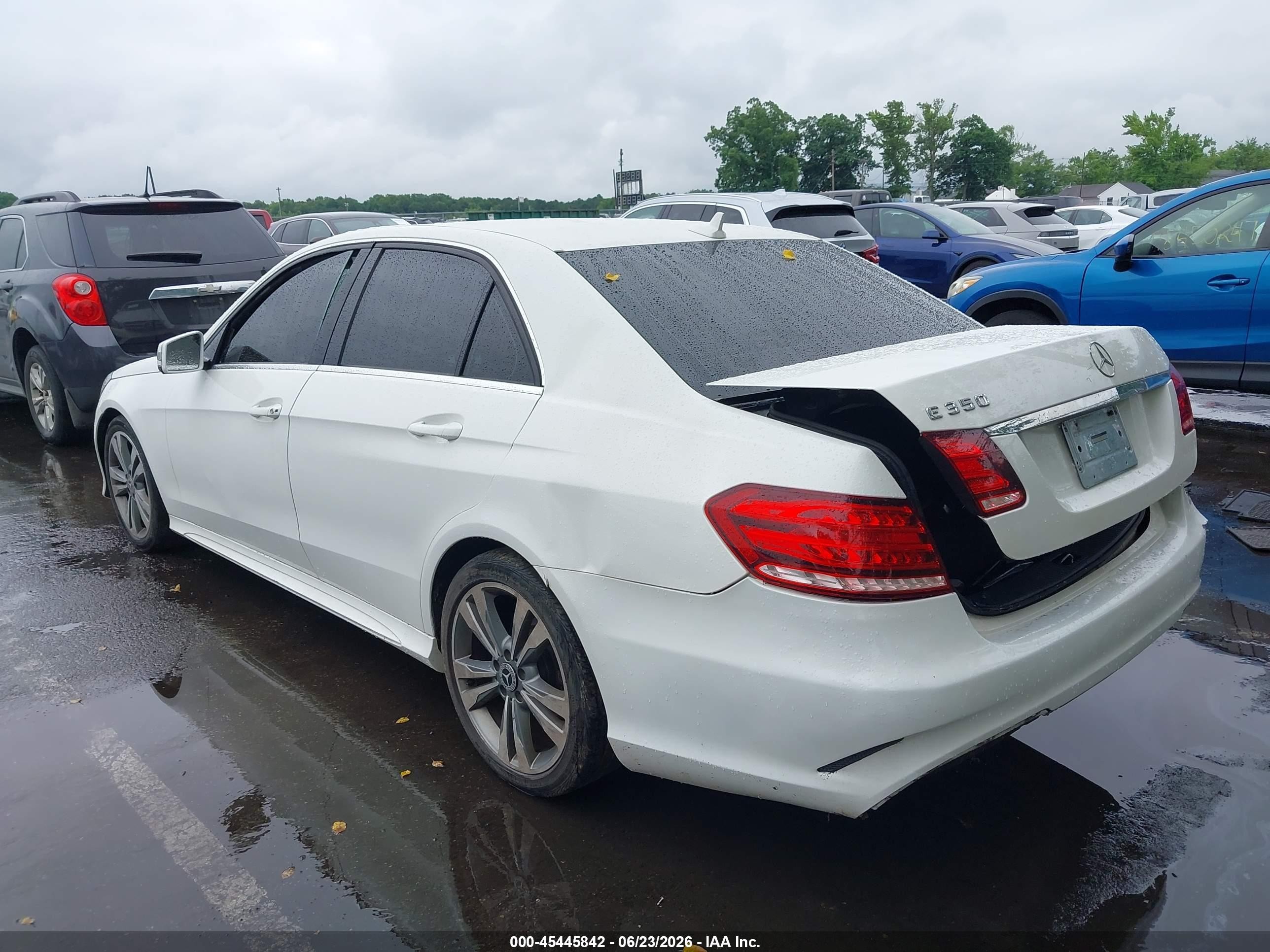2014 Mercedes-benz E 350 White vin: WDDHF5KB7EA964177