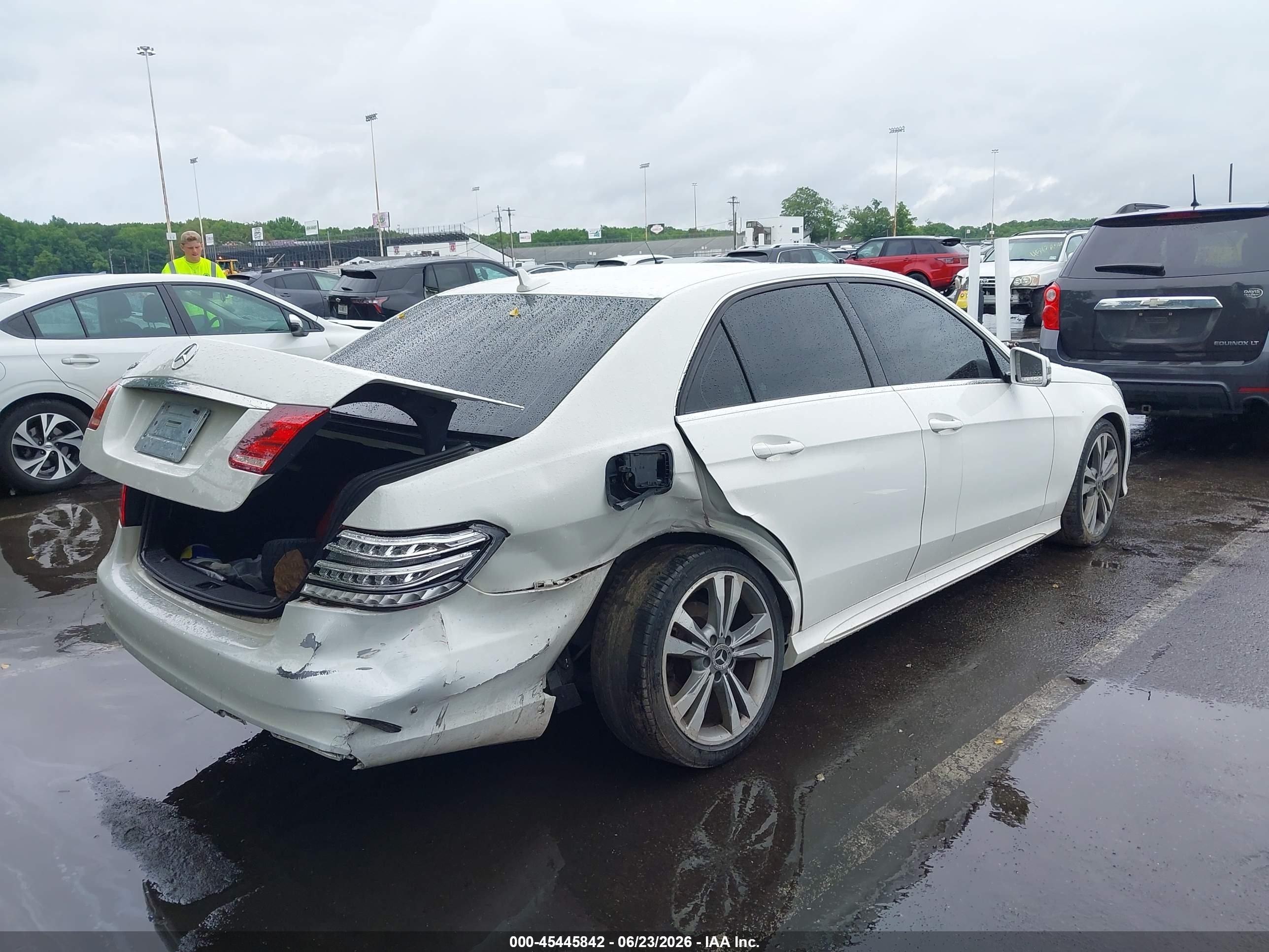 2014 Mercedes-benz E 350 White vin: WDDHF5KB7EA964177