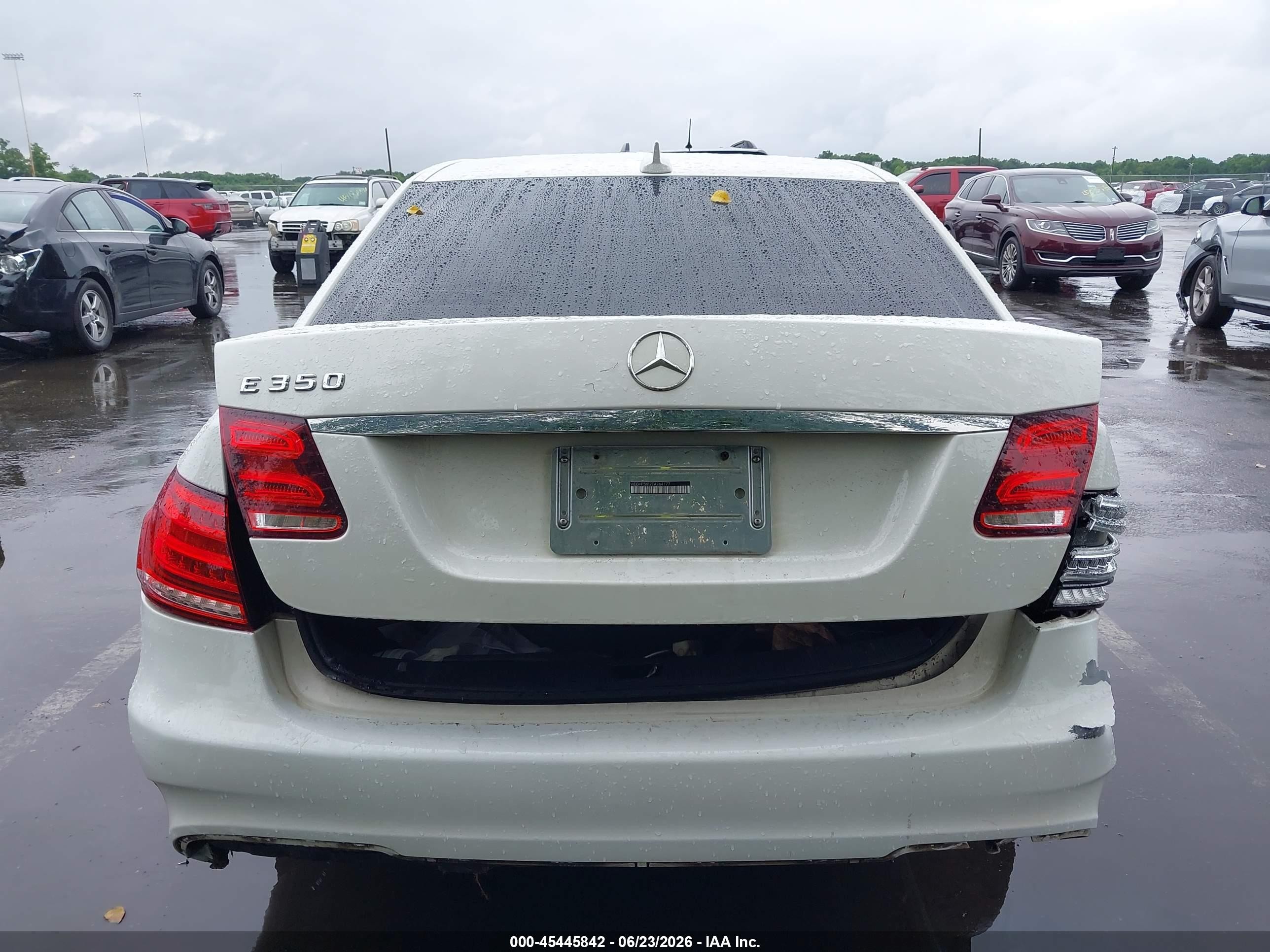 2014 Mercedes-benz E 350 White vin: WDDHF5KB7EA964177