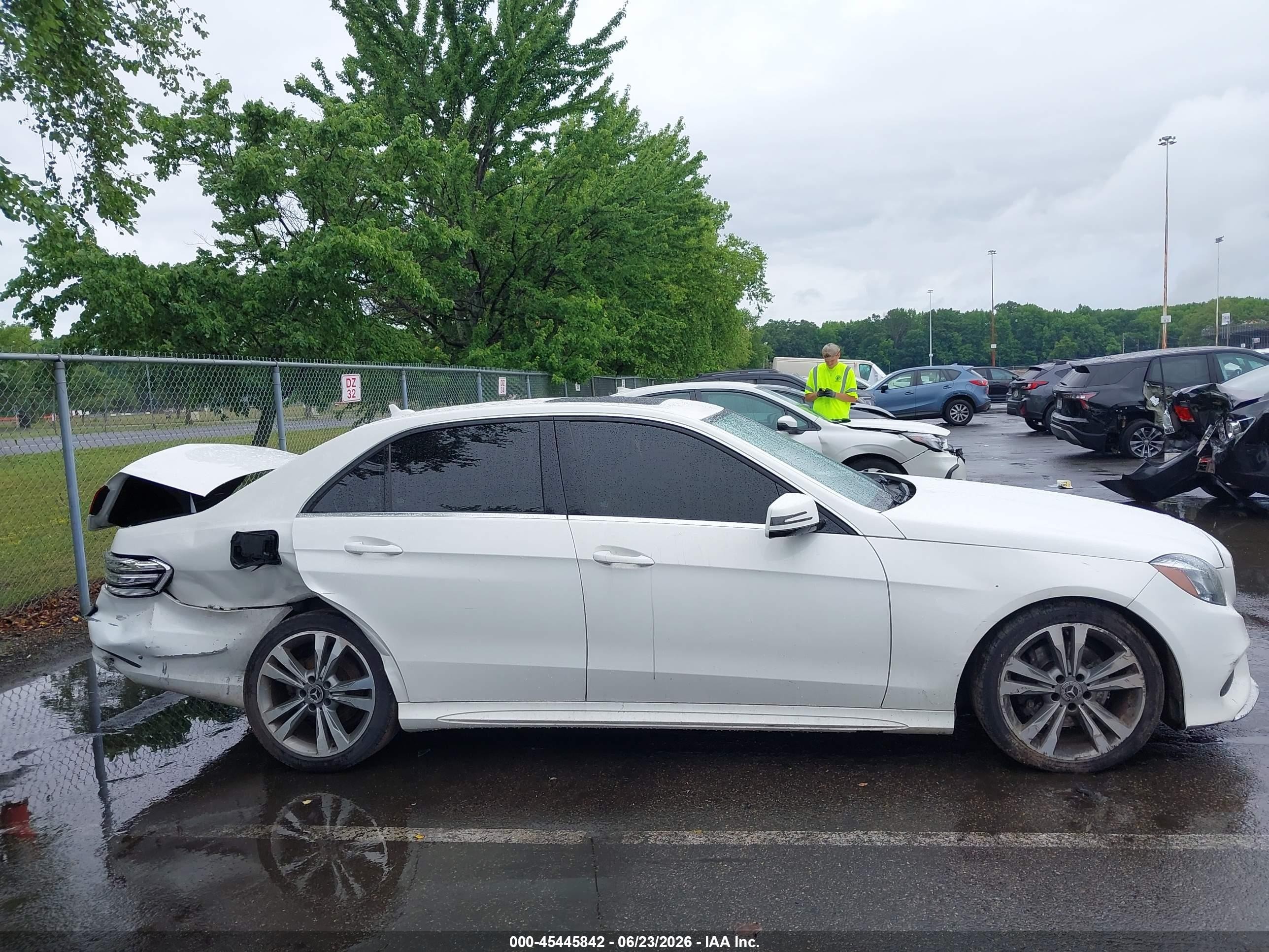 2014 Mercedes-benz E 350 White vin: WDDHF5KB7EA964177