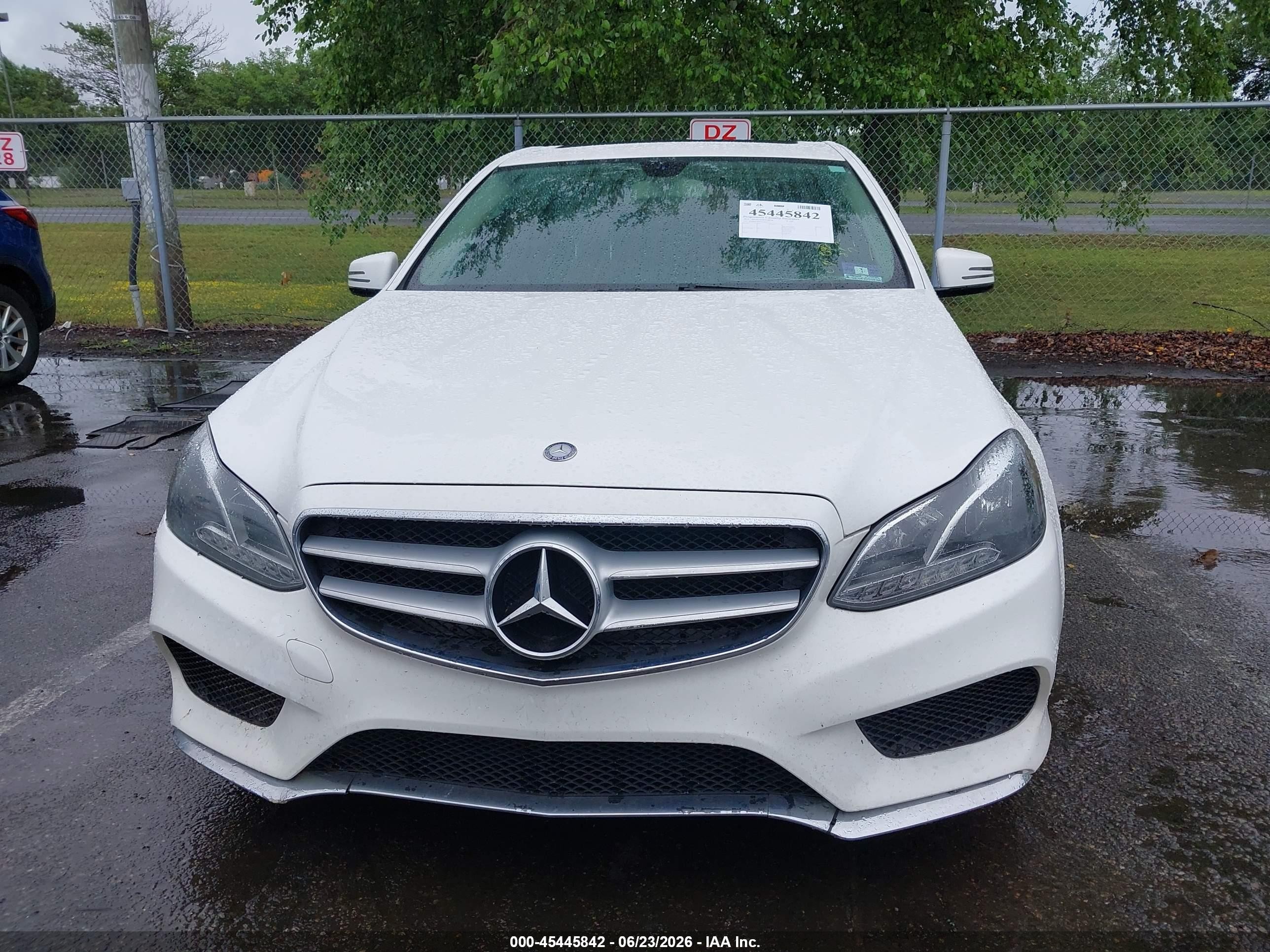 2014 Mercedes-benz E 350 White vin: WDDHF5KB7EA964177
