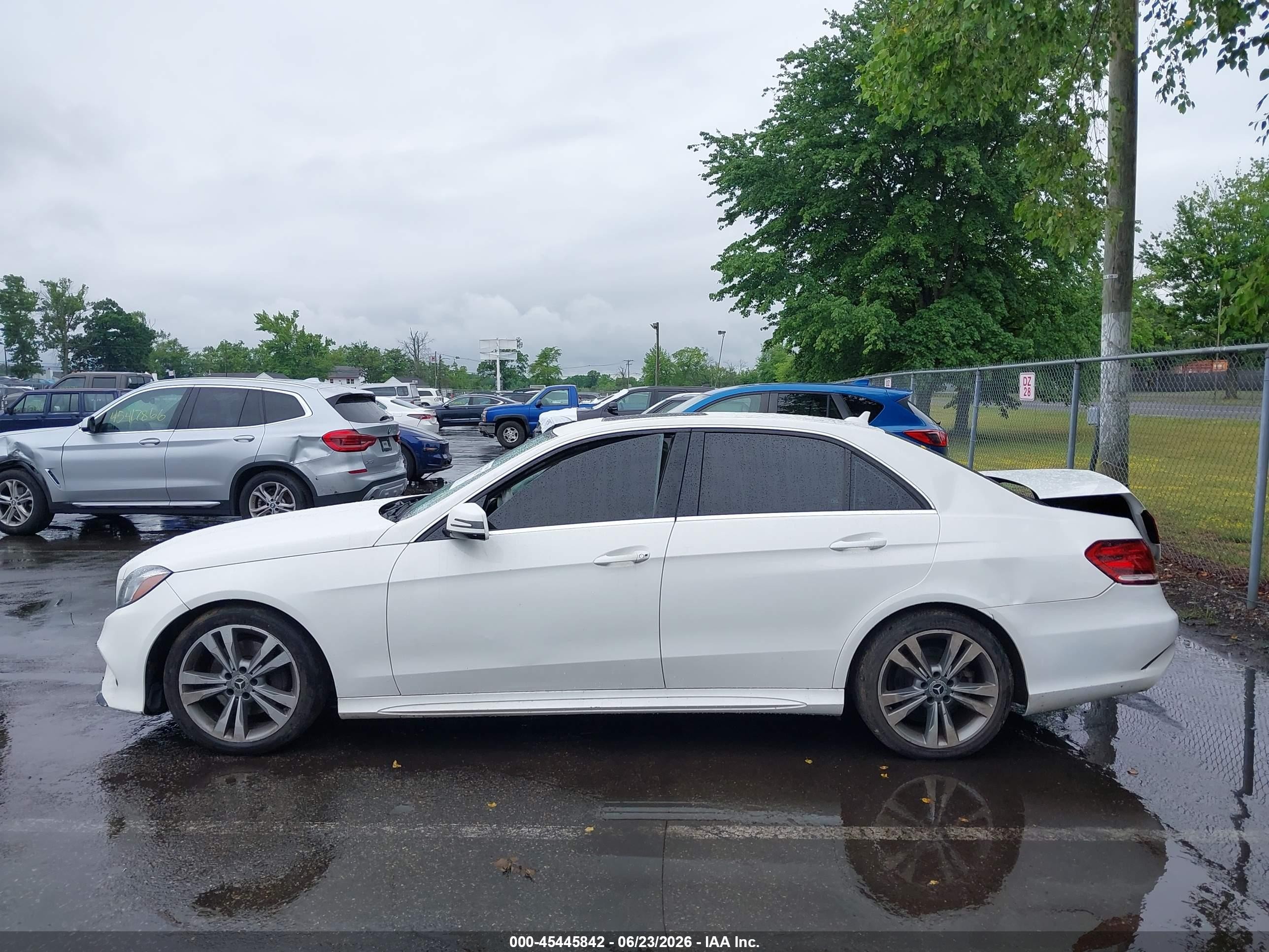 2014 Mercedes-benz E 350 White vin: WDDHF5KB7EA964177