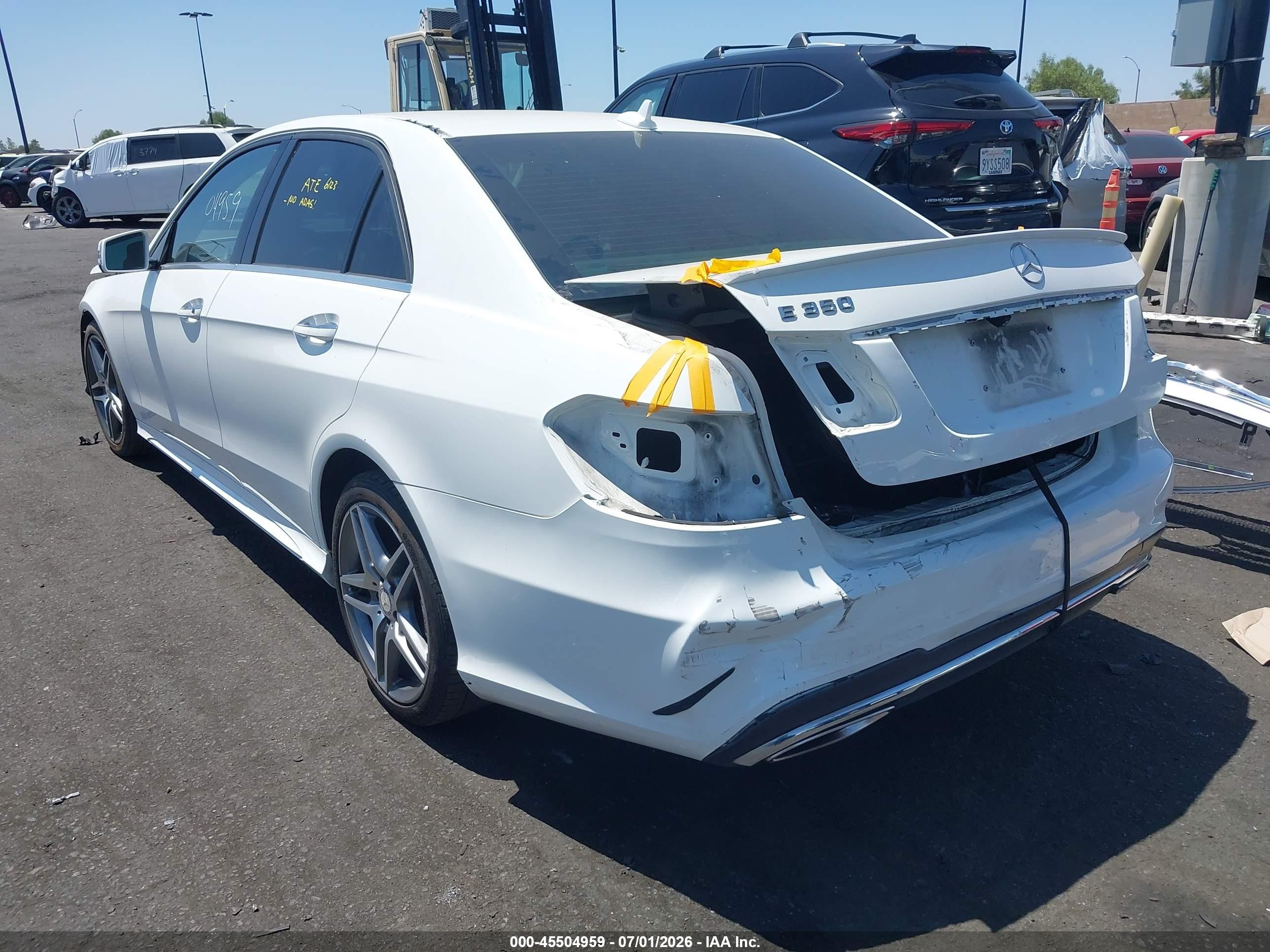 2014 Mercedes-benz E 350   White vin: WDDHF5KB7EB021765