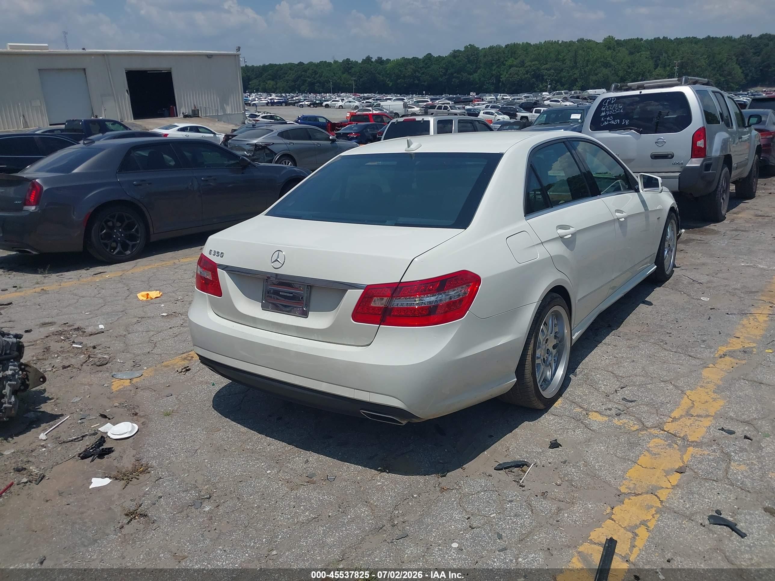 2012 Mercedes-benz E 350 White vin: WDDHF5KB8CA527575