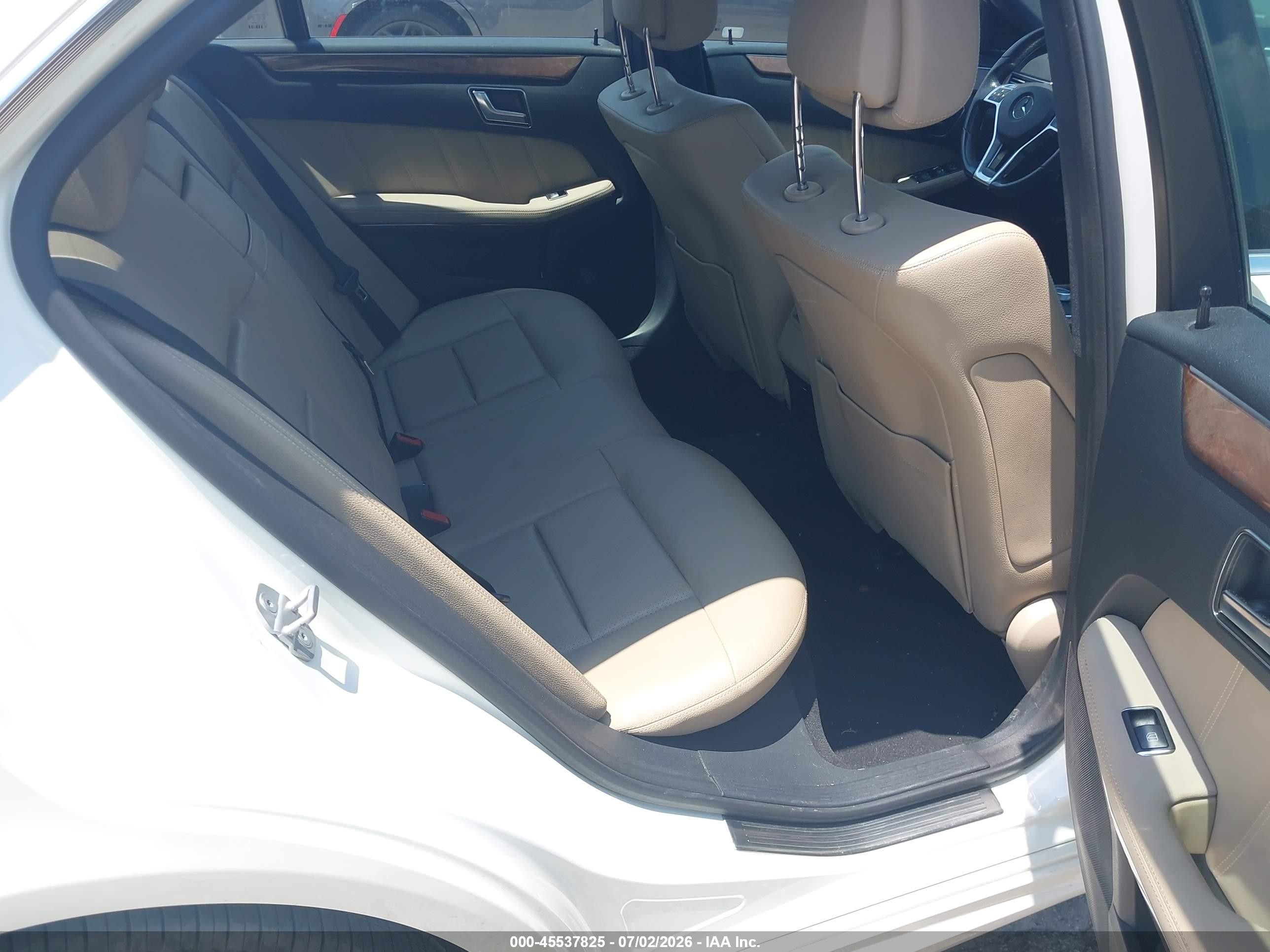 2012 Mercedes-benz E 350 White vin: WDDHF5KB8CA527575