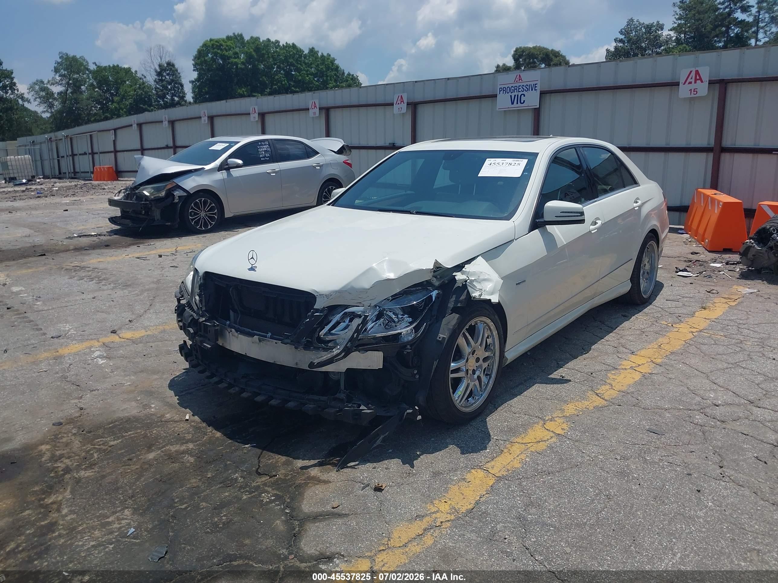 2012 Mercedes-benz E 350 White vin: WDDHF5KB8CA527575