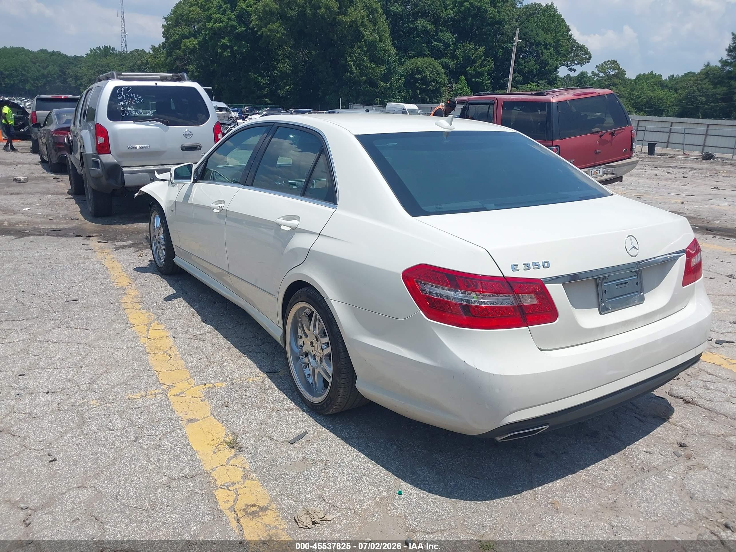 2012 Mercedes-benz E 350 White vin: WDDHF5KB8CA527575