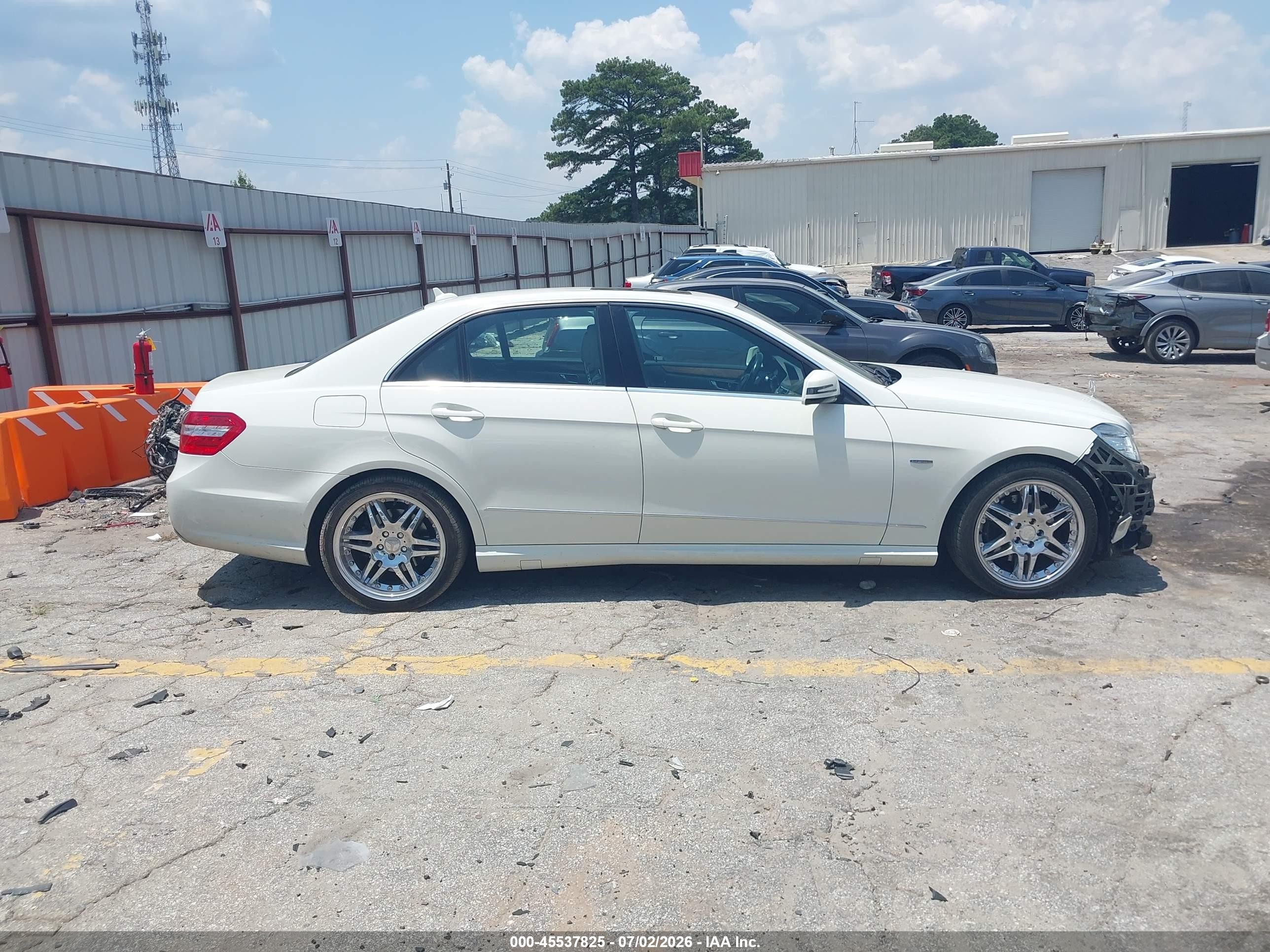 2012 Mercedes-benz E 350 White vin: WDDHF5KB8CA527575