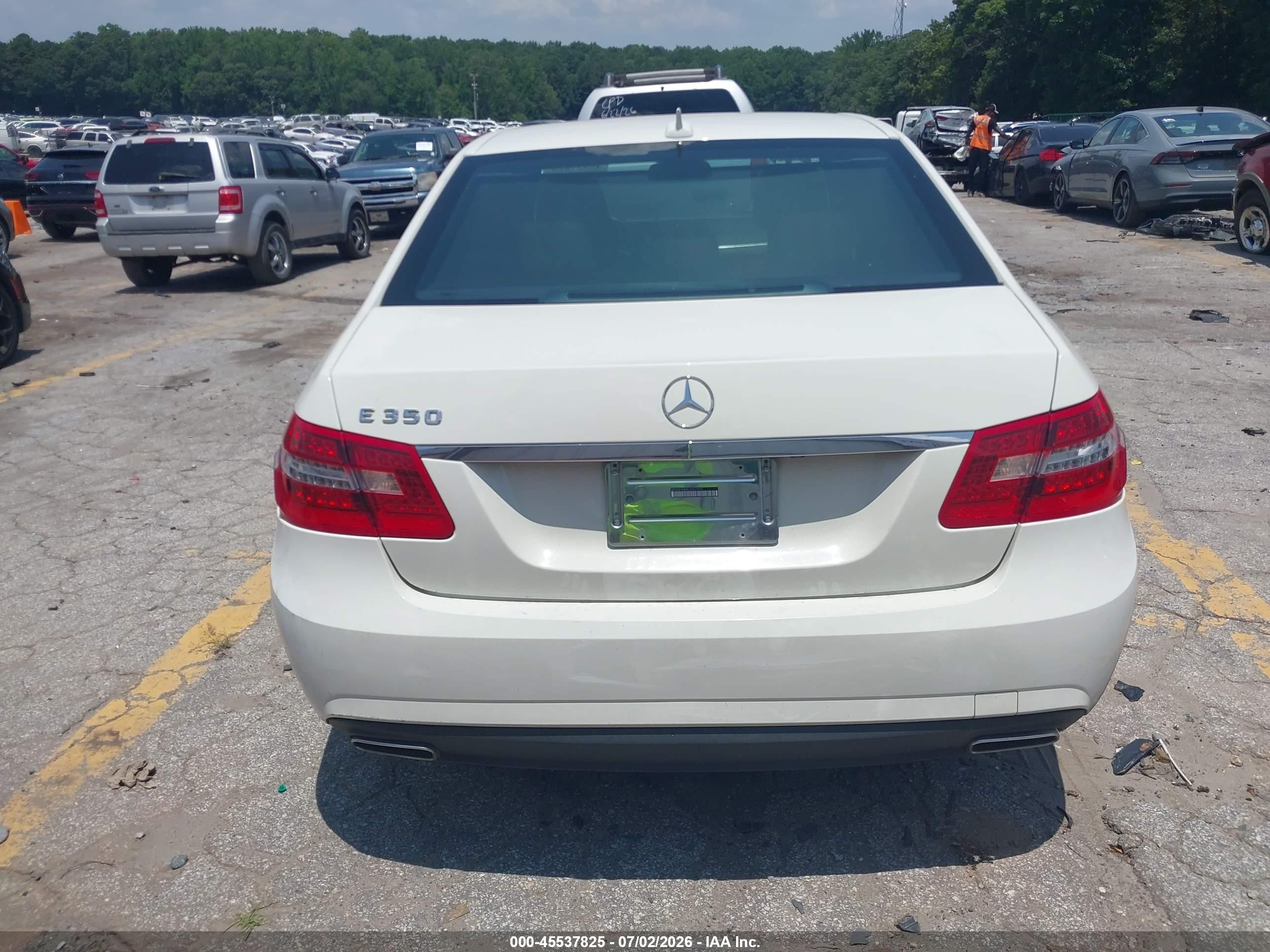 2012 Mercedes-benz E 350 White vin: WDDHF5KB8CA527575
