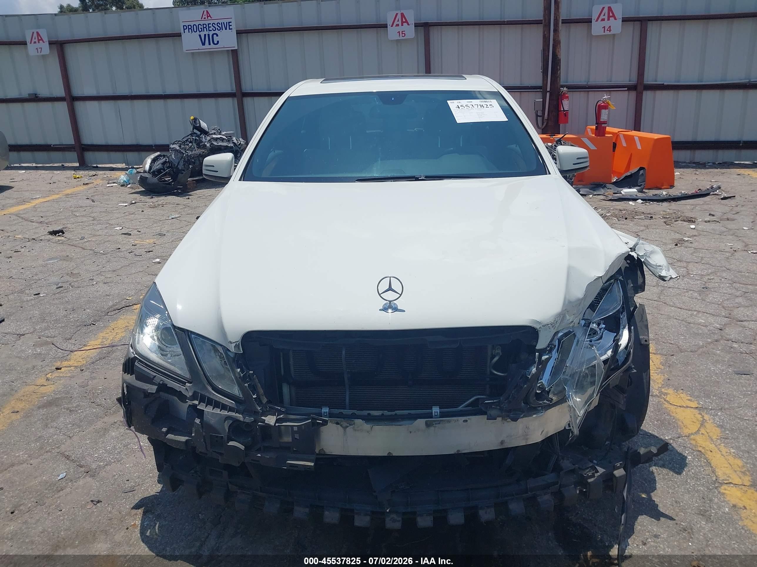 2012 Mercedes-benz E 350 White vin: WDDHF5KB8CA527575