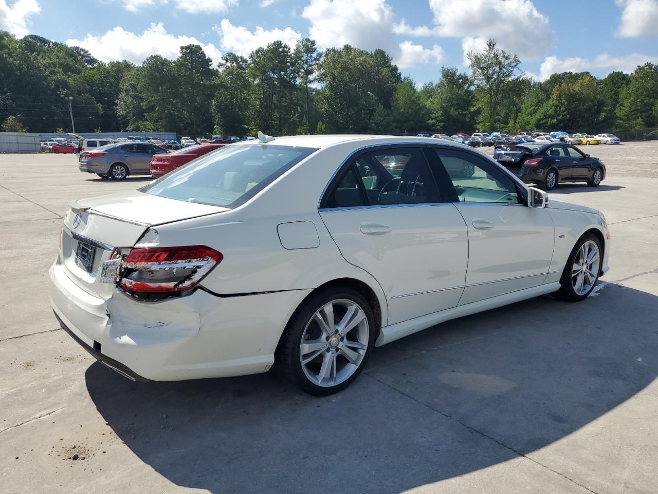 2012 Mercedes-benz E 350 White vin: WDDHF5KB8CA554940