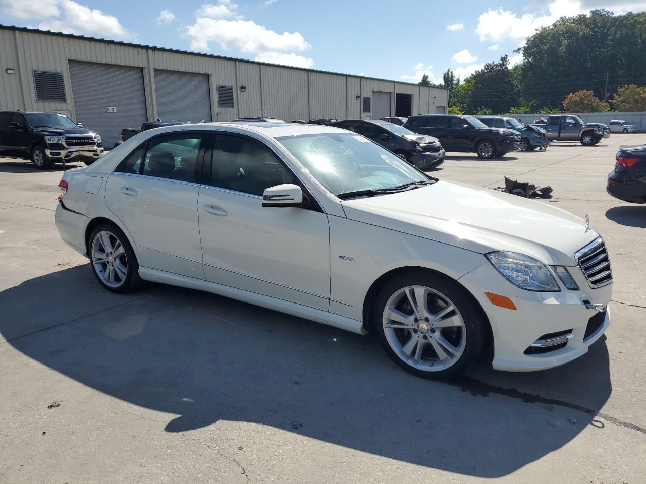 2012 Mercedes-benz E 350 White vin: WDDHF5KB8CA554940