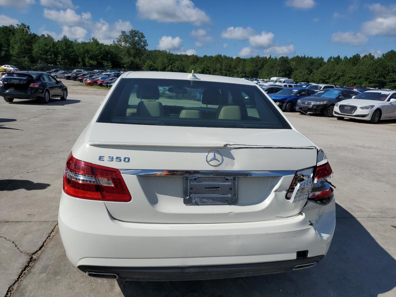 2012 Mercedes-benz E 350 White vin: WDDHF5KB8CA554940
