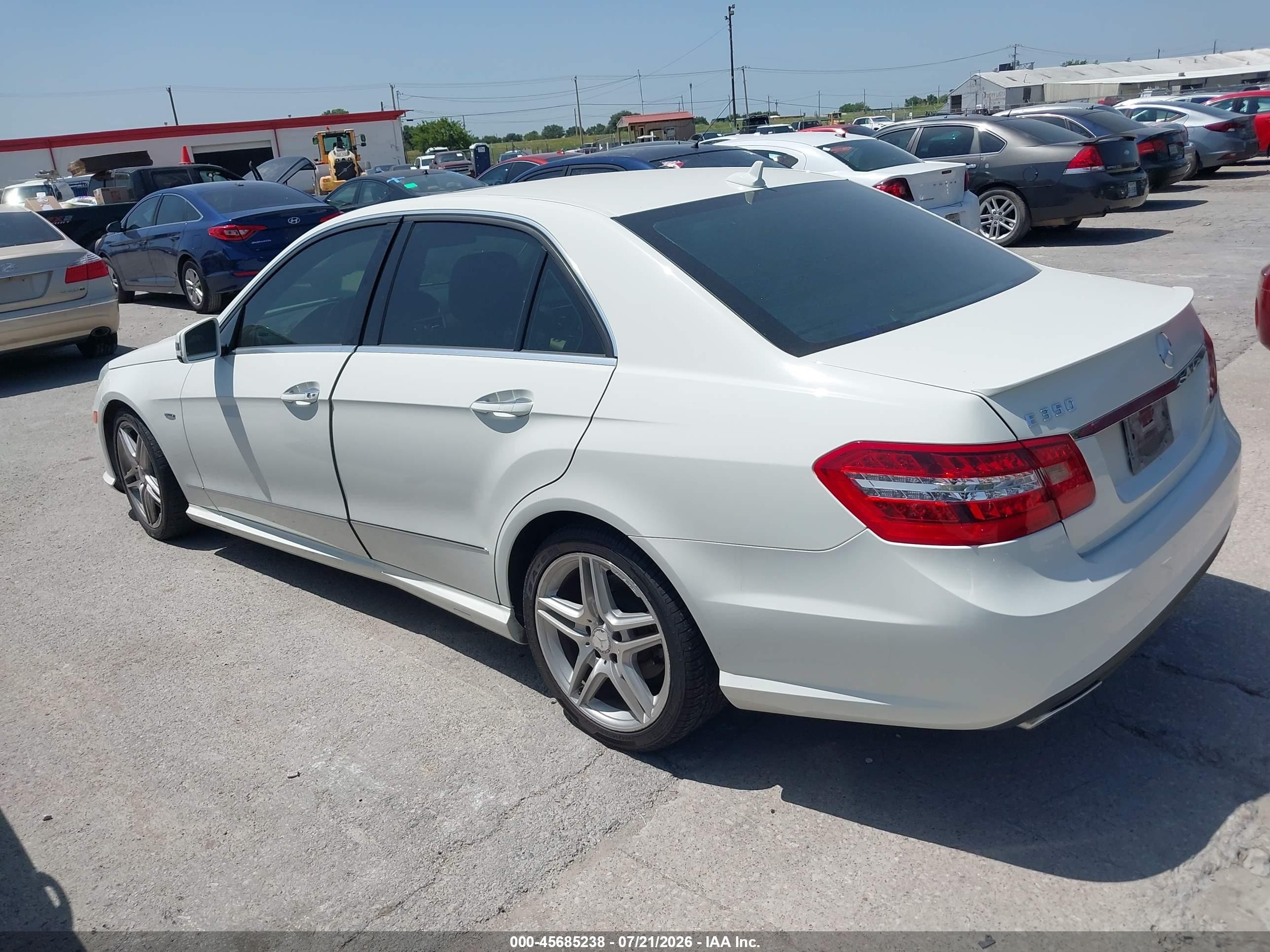 2012 Mercedes-benz E 350   White vin: WDDHF5KB8CA596122