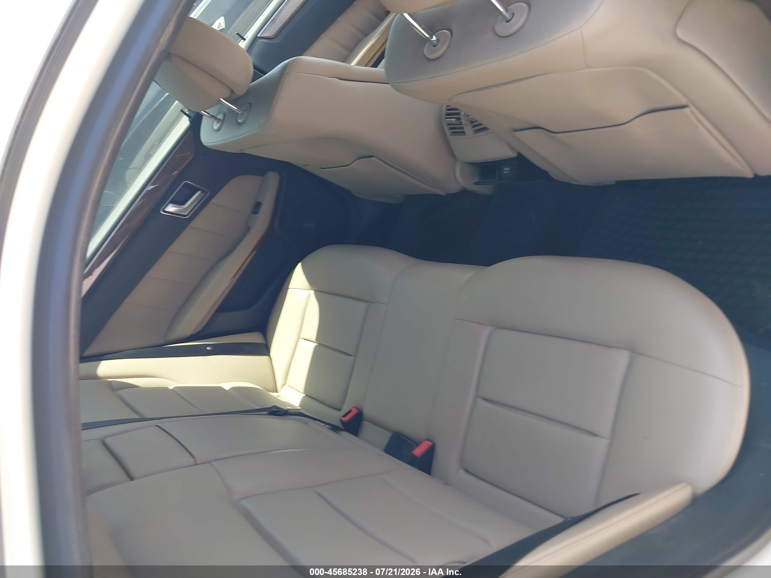 2012 Mercedes-benz E 350   White vin: WDDHF5KB8CA596122
