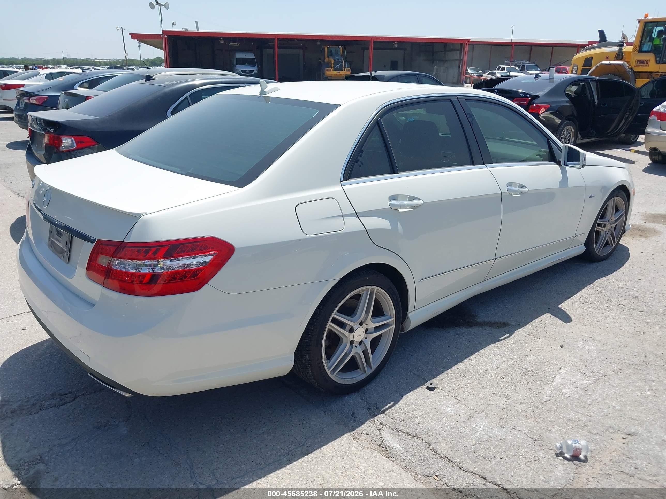 2012 Mercedes-benz E 350   White vin: WDDHF5KB8CA596122