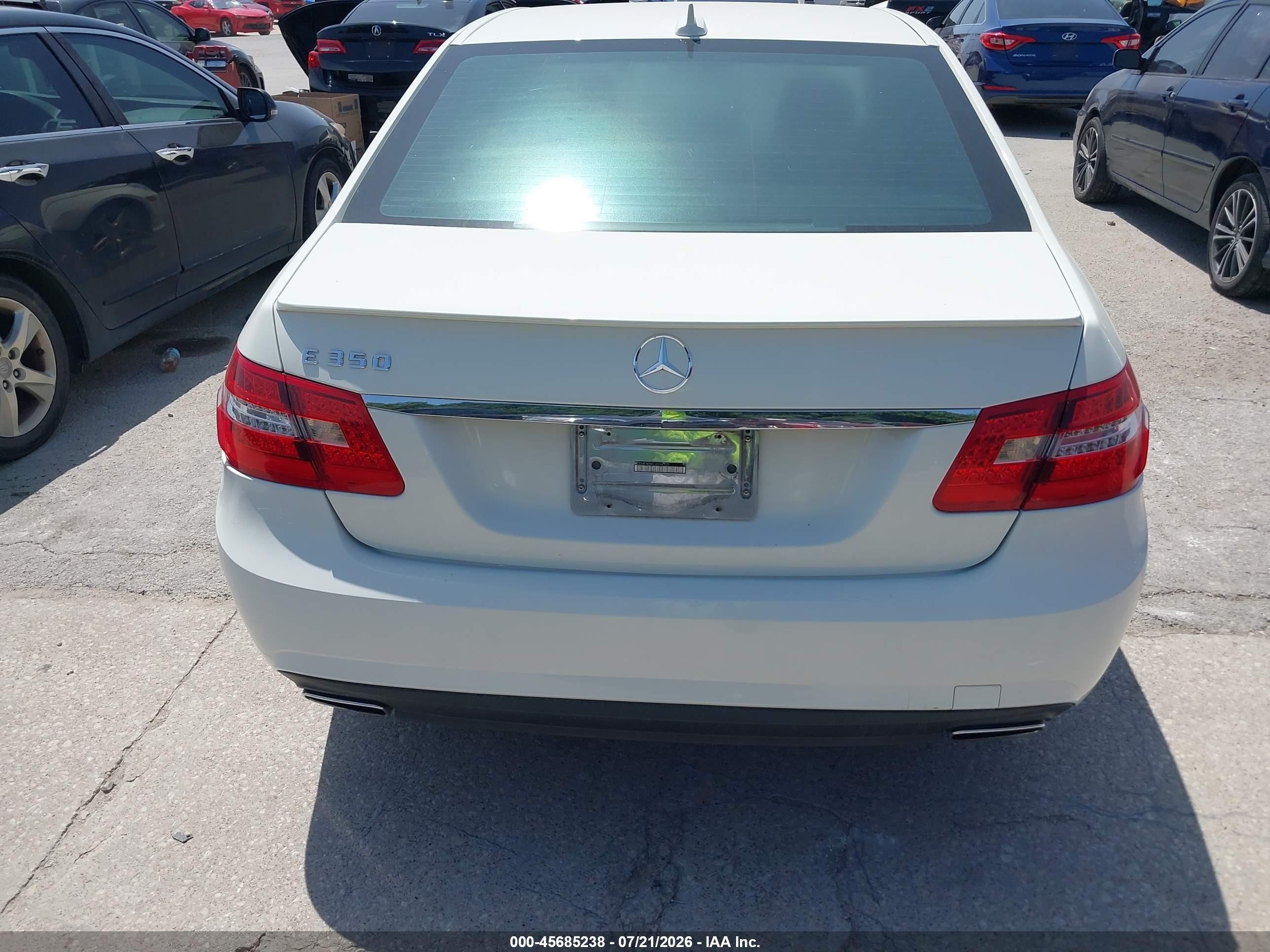 2012 Mercedes-benz E 350   White vin: WDDHF5KB8CA596122