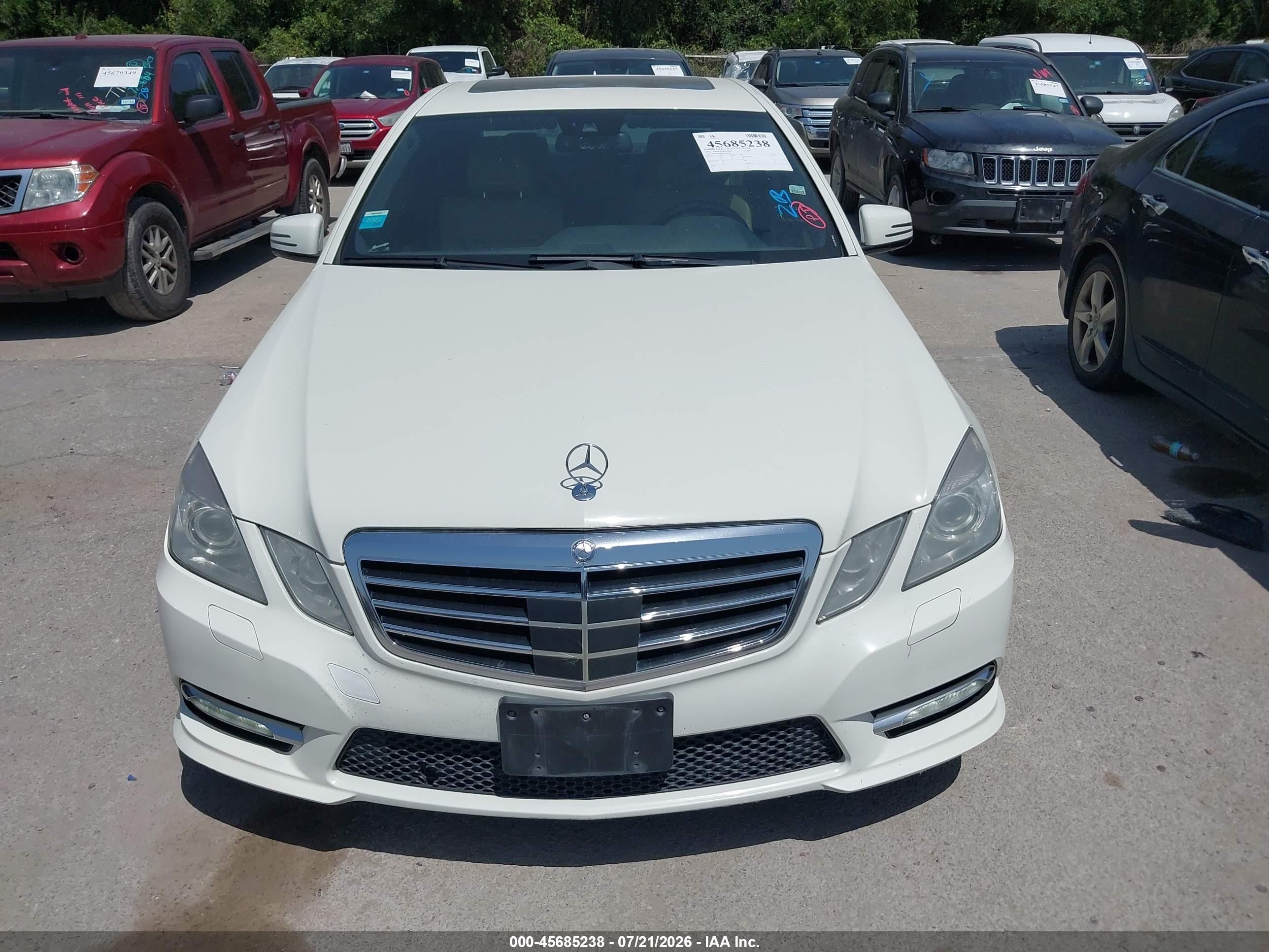 2012 Mercedes-benz E 350   White vin: WDDHF5KB8CA596122