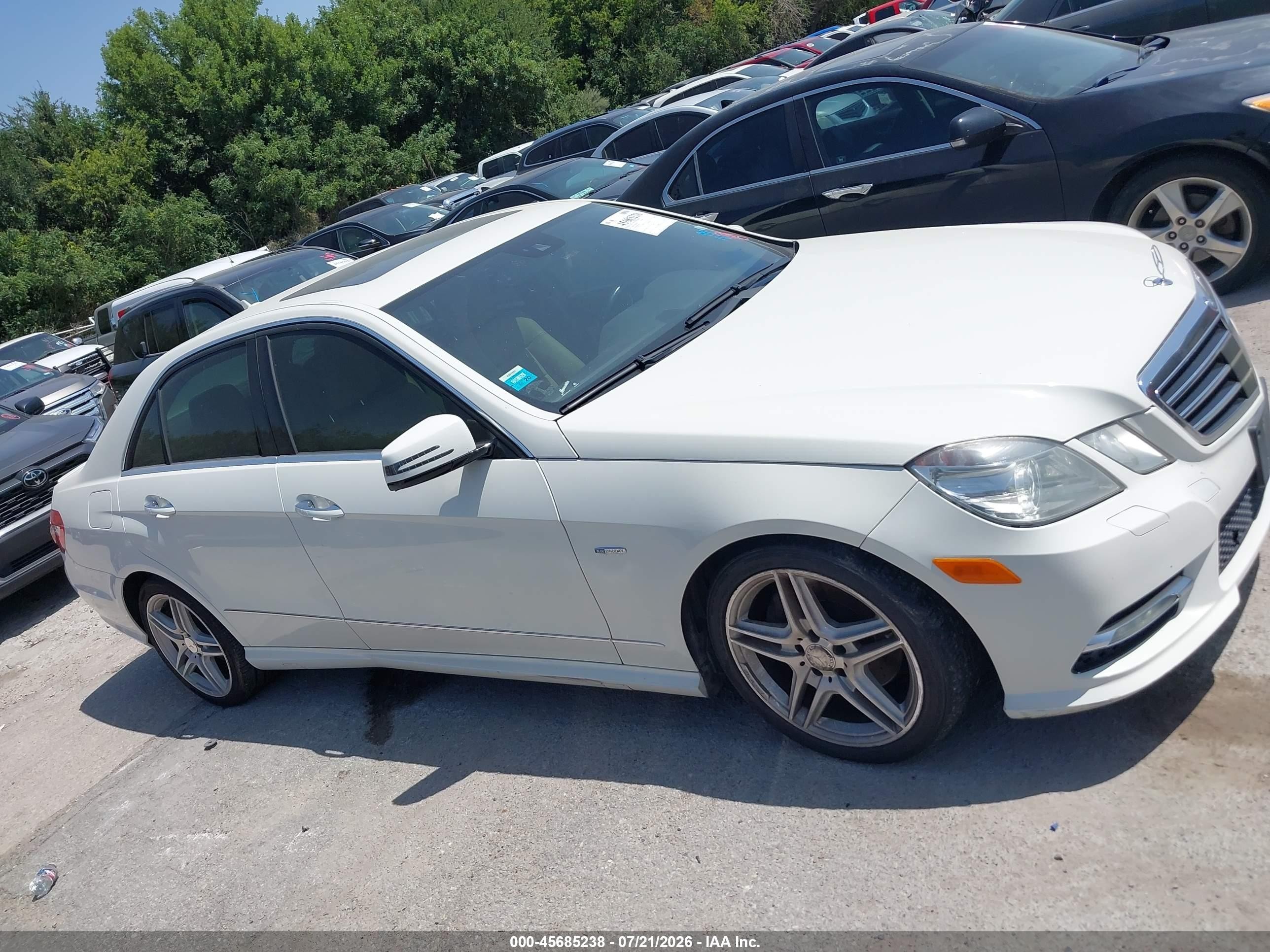 2012 Mercedes-benz E 350   White vin: WDDHF5KB8CA596122
