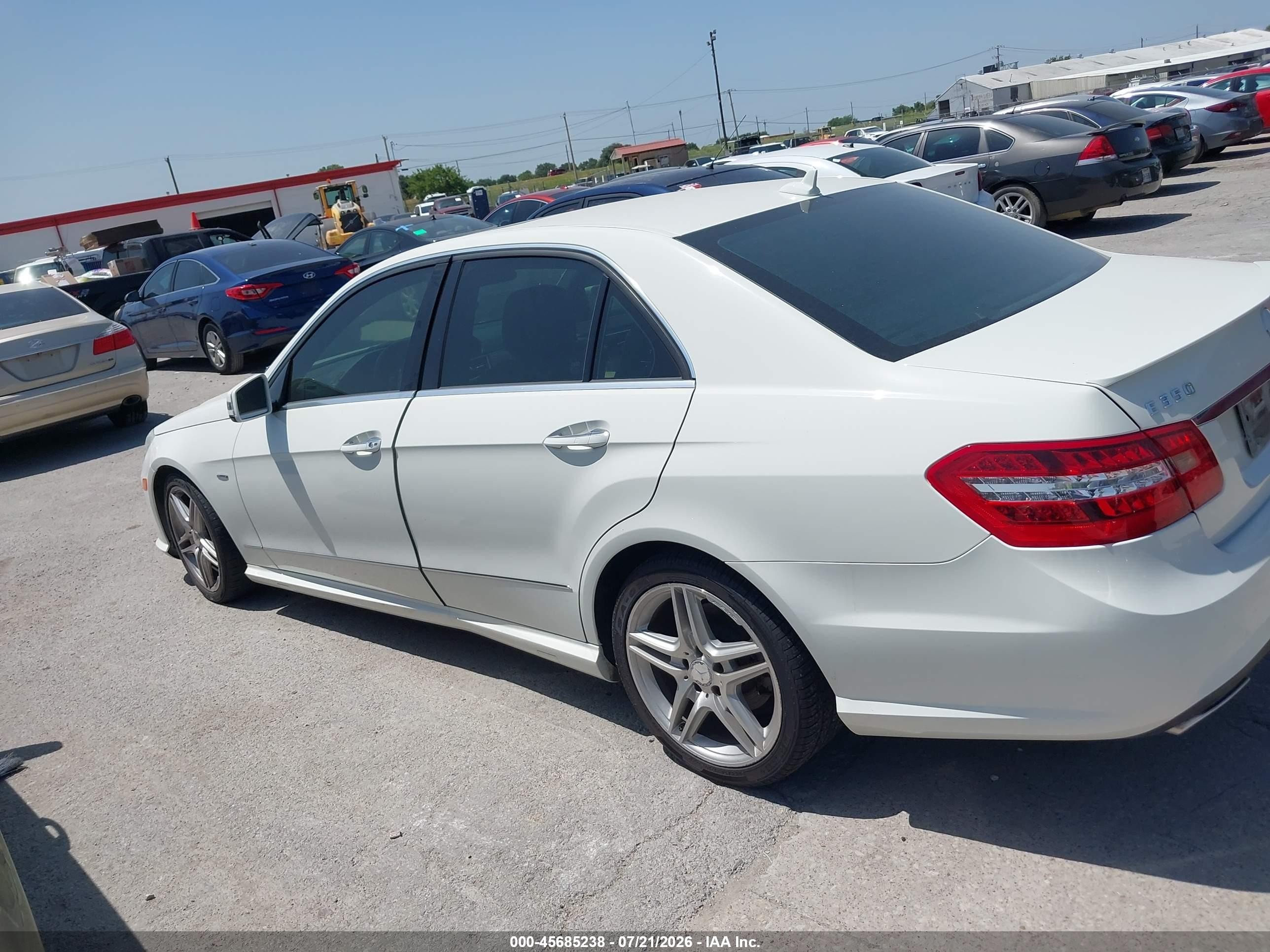 2012 Mercedes-benz E 350   White vin: WDDHF5KB8CA596122