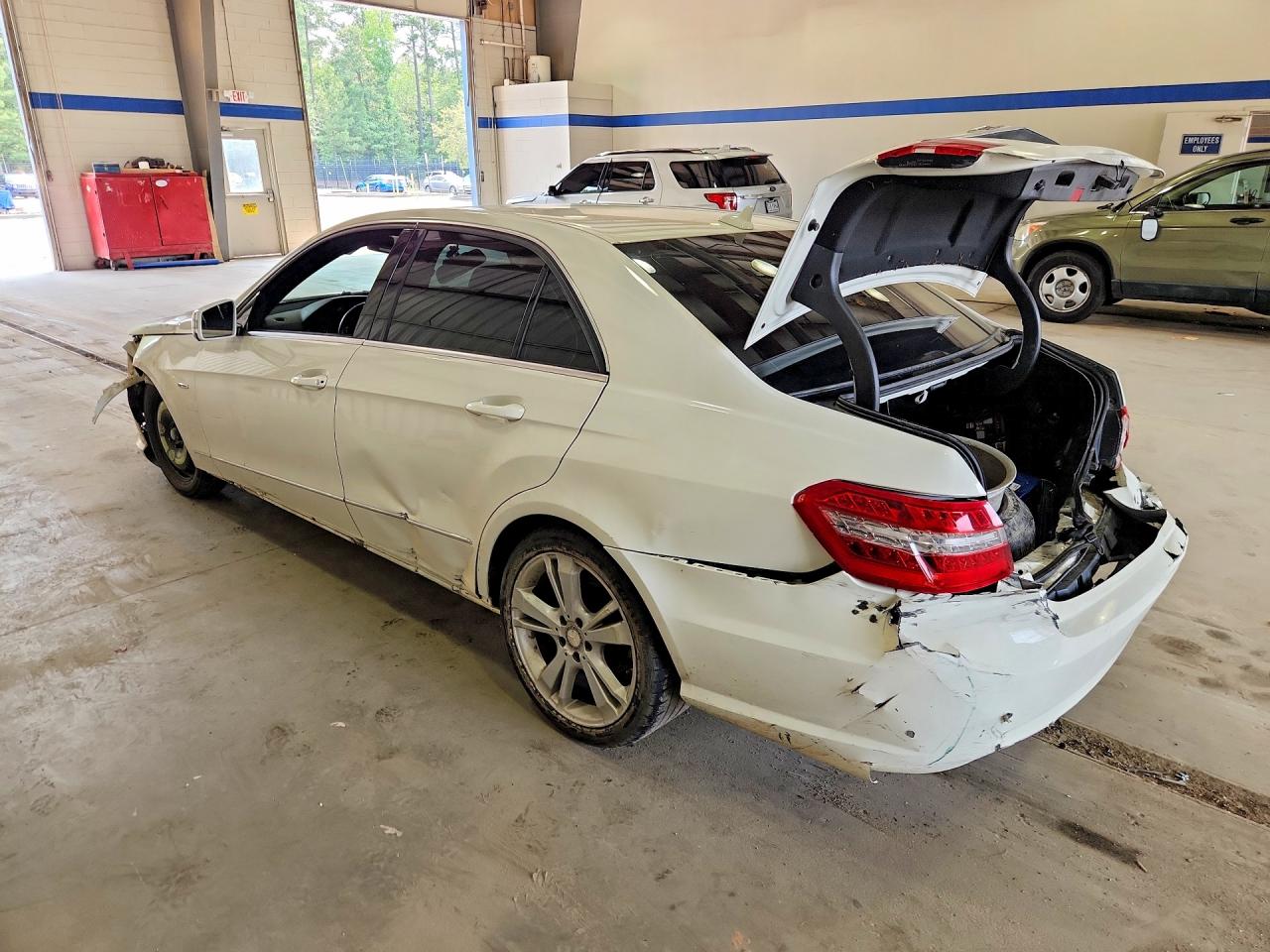2012 Mercedes-benz E 350 White vin: WDDHF5KB8CA627224