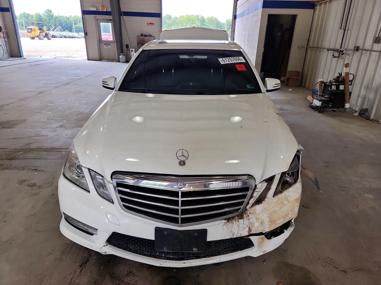 2012 Mercedes-benz E 350 White vin: WDDHF5KB8CA627224