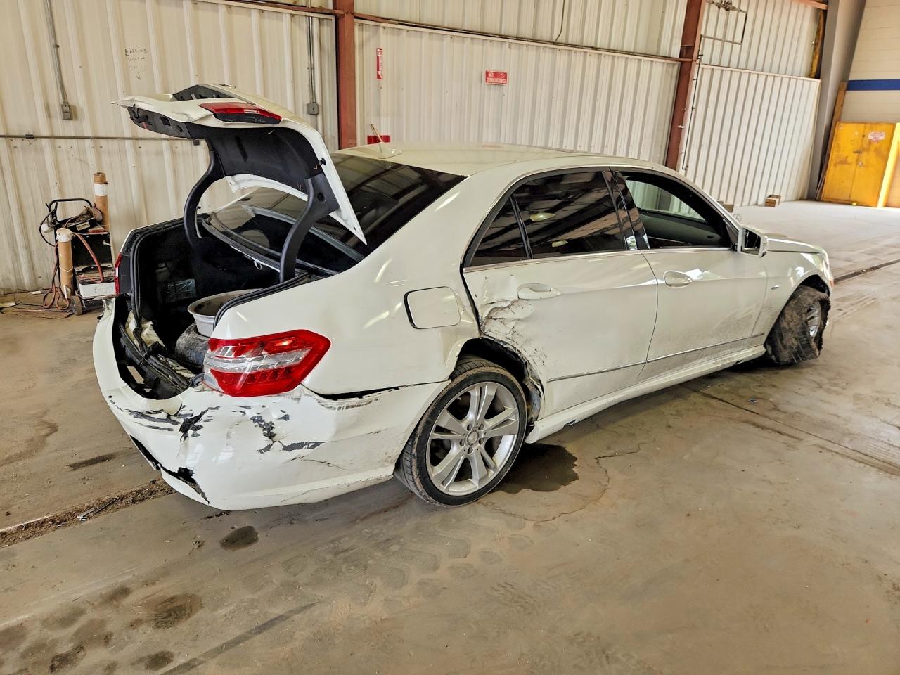 2012 Mercedes-benz E 350 White vin: WDDHF5KB8CA627224