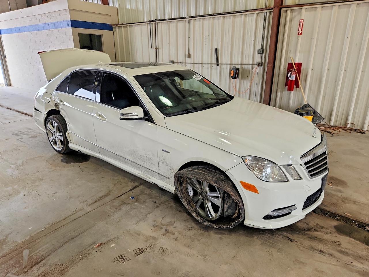 2012 Mercedes-benz E 350 White vin: WDDHF5KB8CA627224