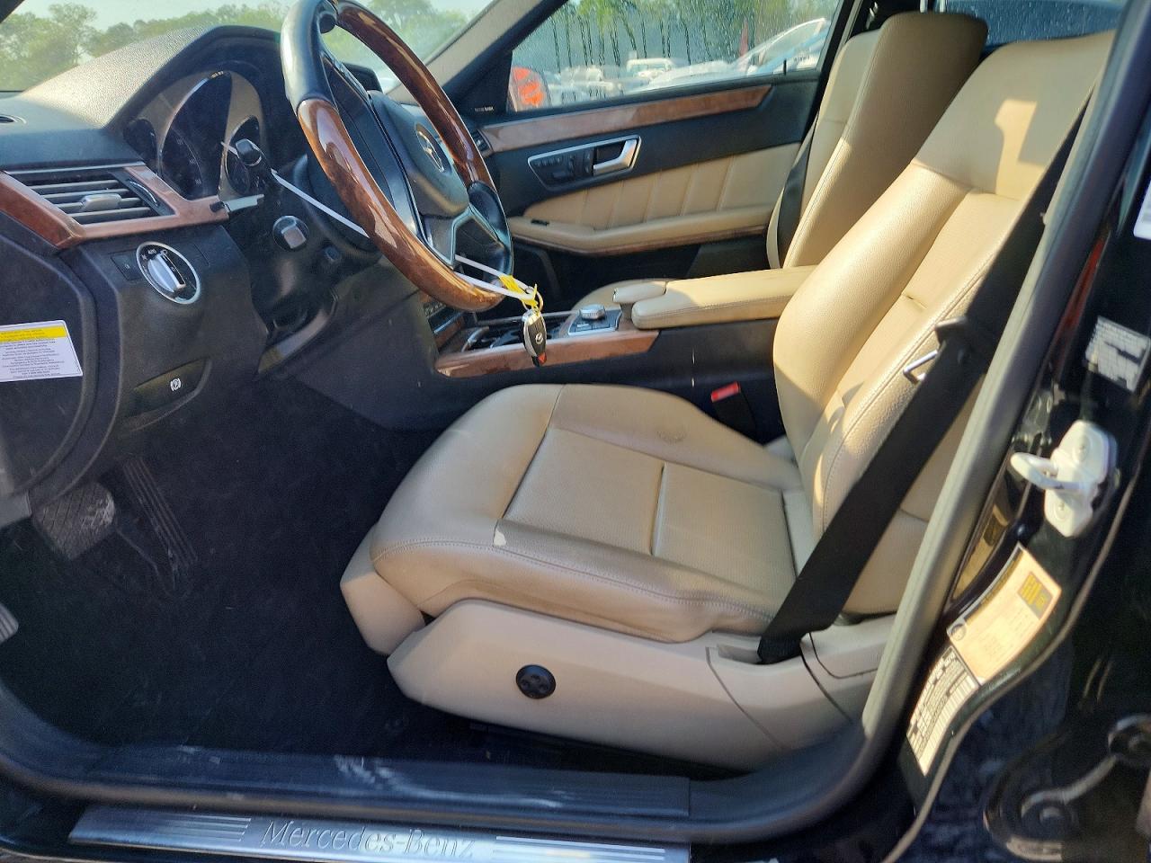 2012 Mercedes-benz E 350 Black vin: WDDHF5KB8CA640975