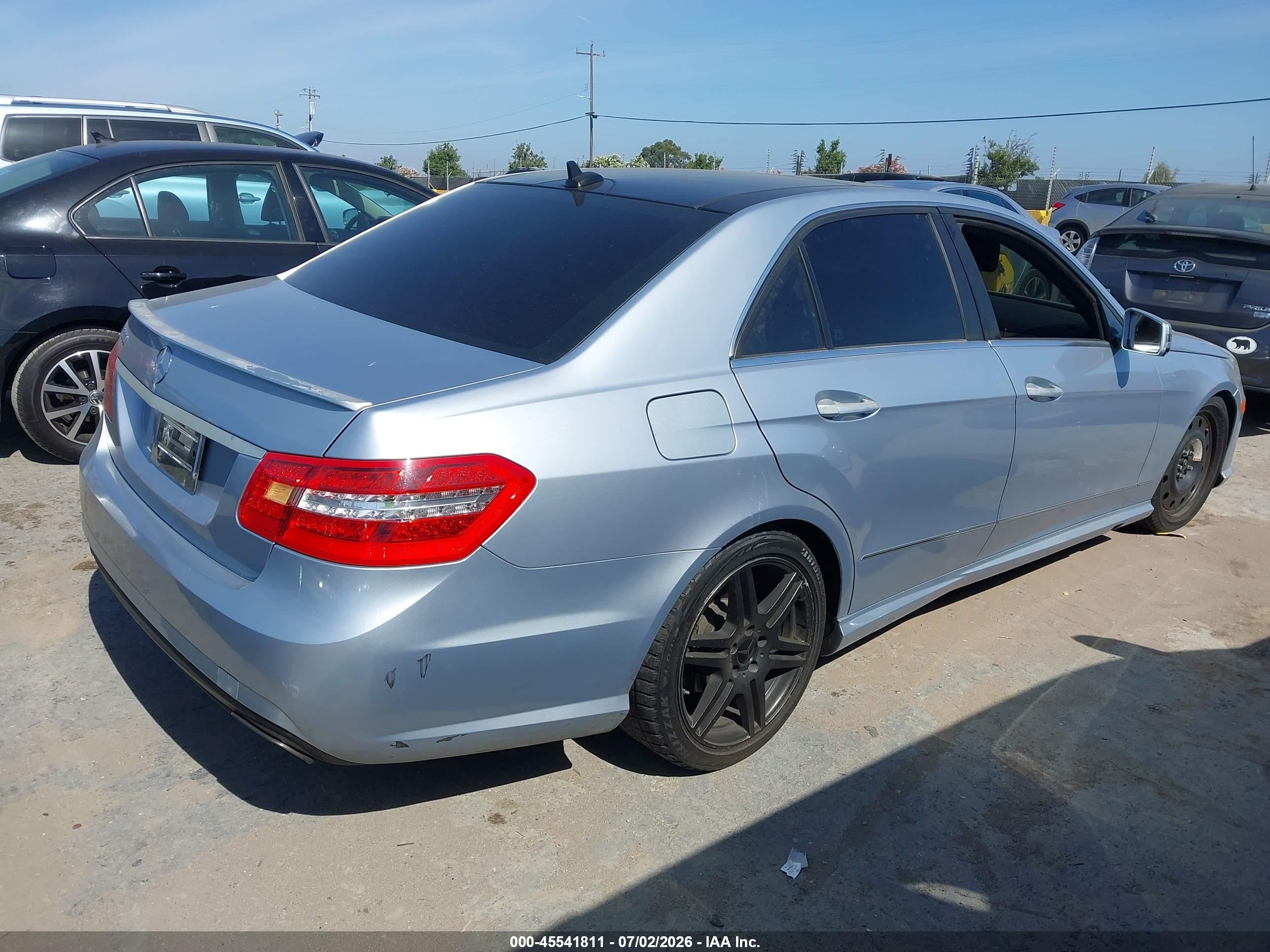 2013 Mercedes-benz E 350   Light Blue vin: WDDHF5KB8DA671466
