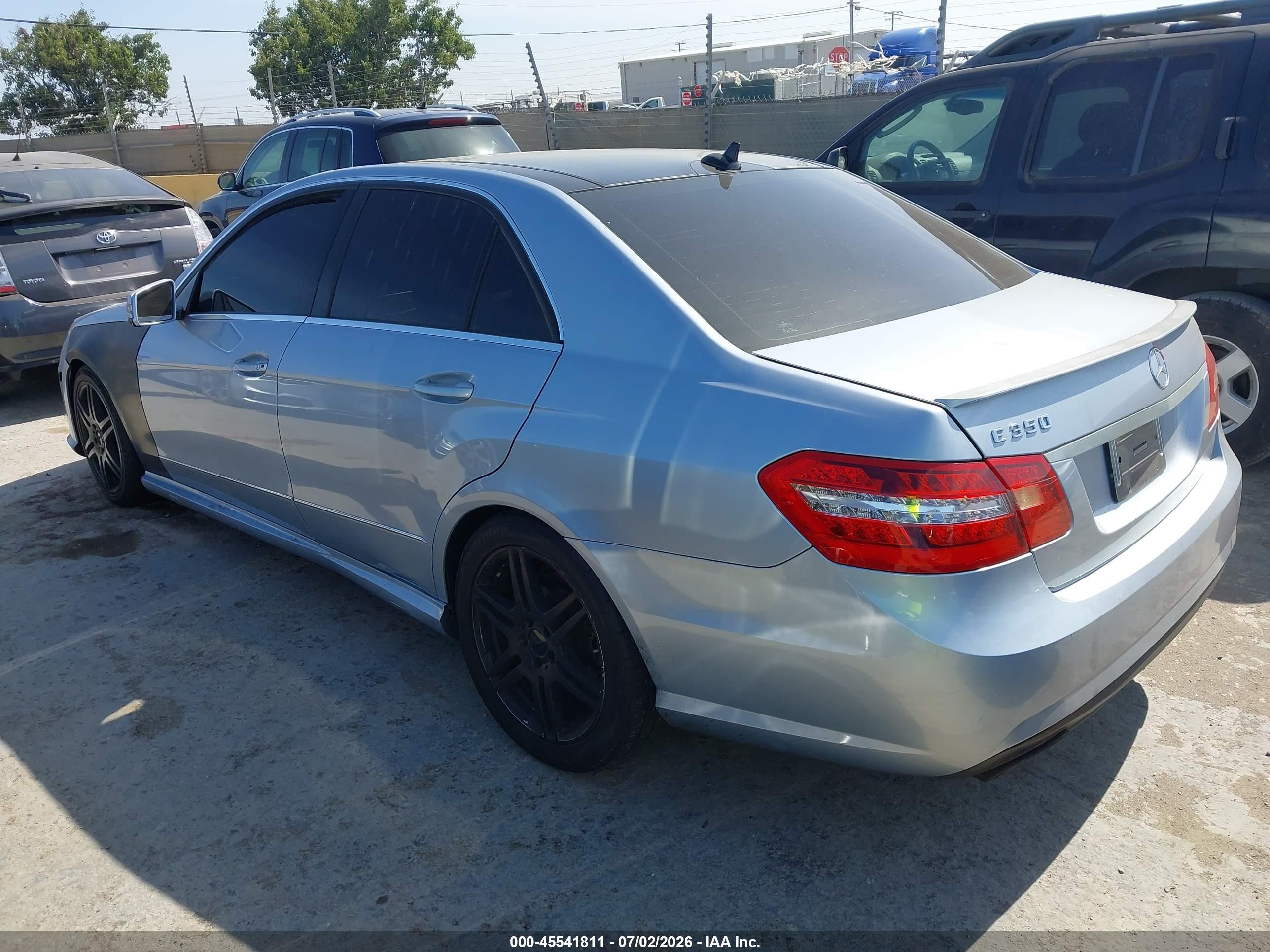 2013 Mercedes-benz E 350   Light Blue vin: WDDHF5KB8DA671466